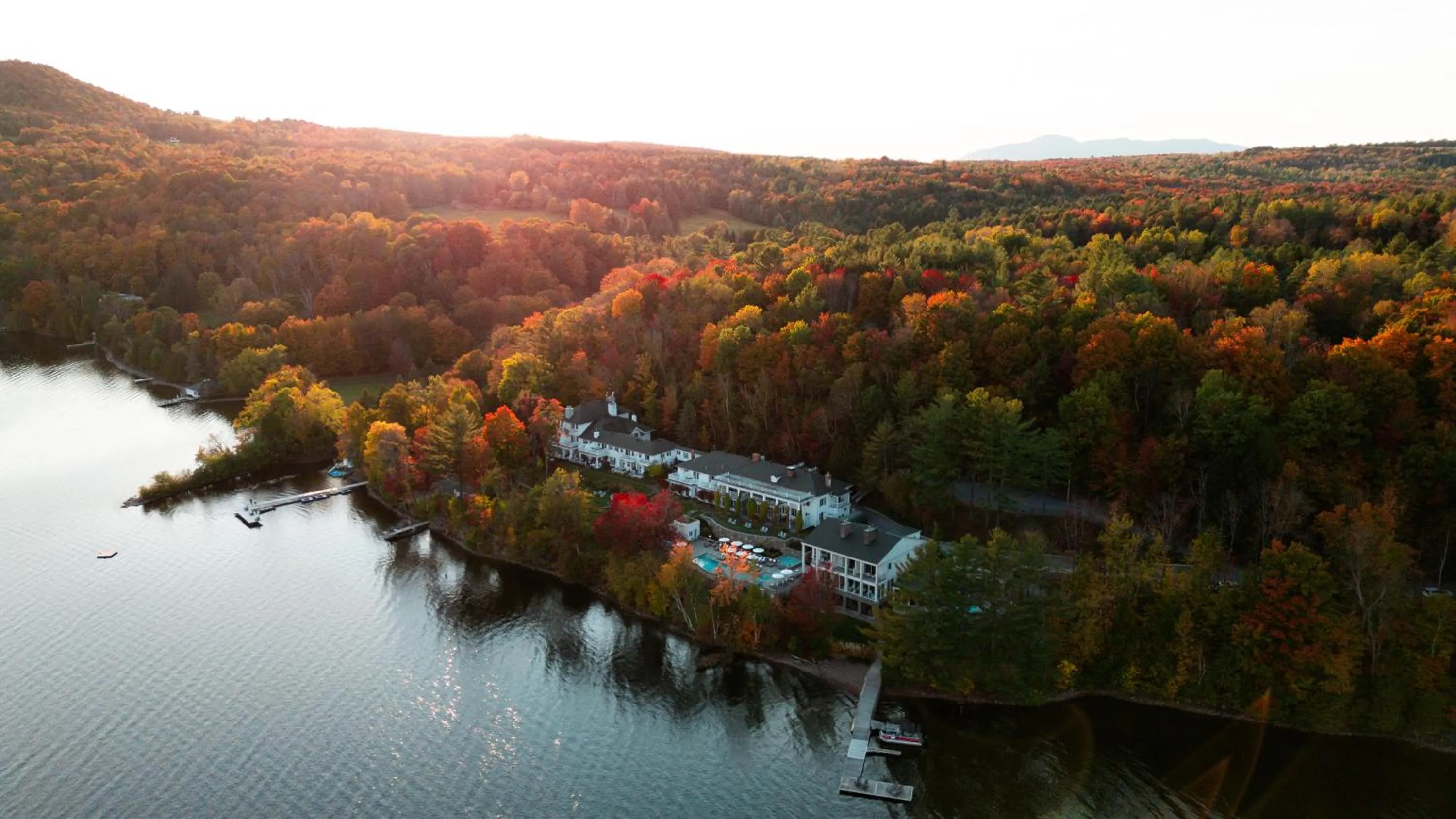 Property building in Manoir Hovey, Relais & Châteaux