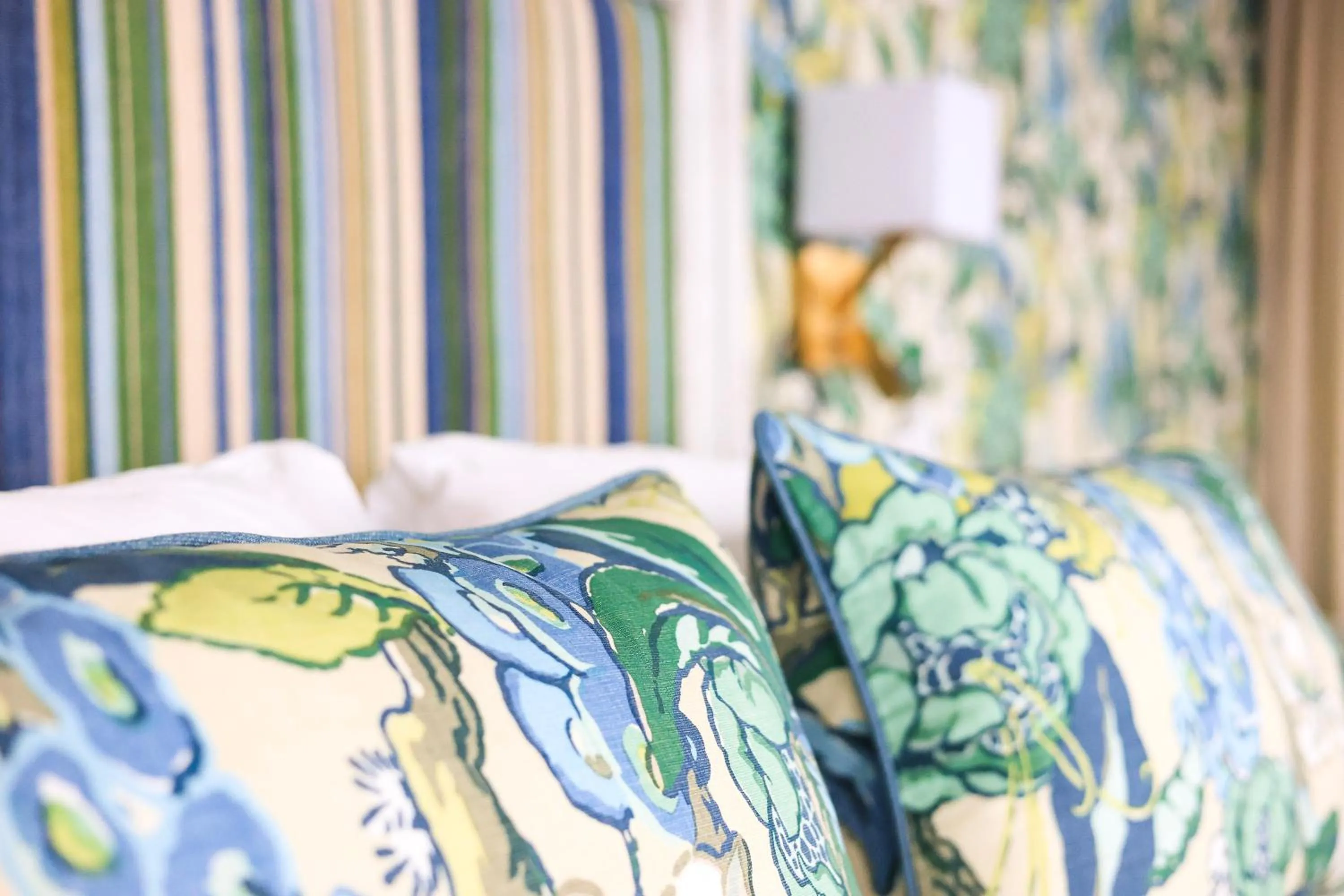 Bed in Manoir Hovey, Relais & Châteaux