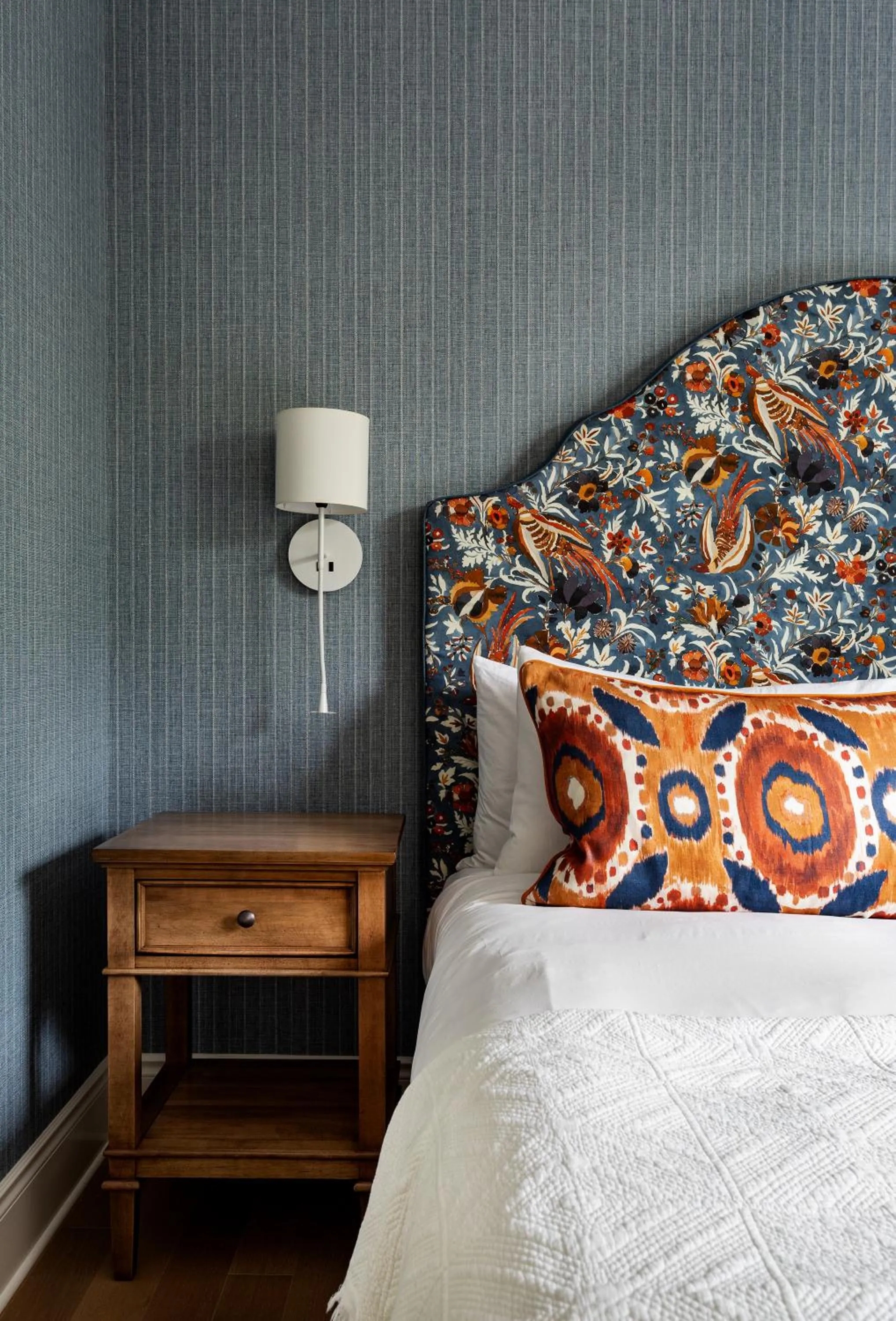 Decorative detail, Bed in Manoir Hovey, Relais & Châteaux