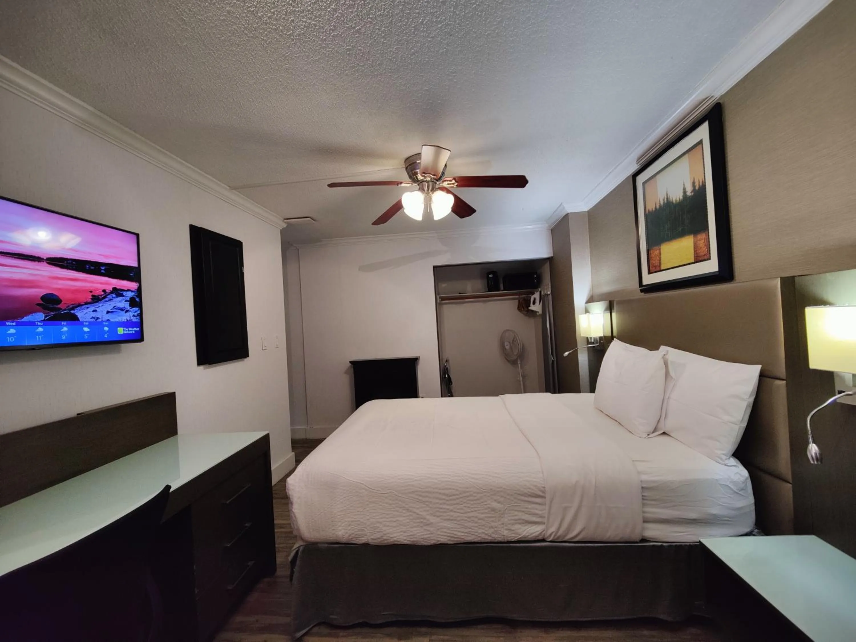 flat iron, Bed in Divya Sutra Suites on Robson Downtown Vancouver