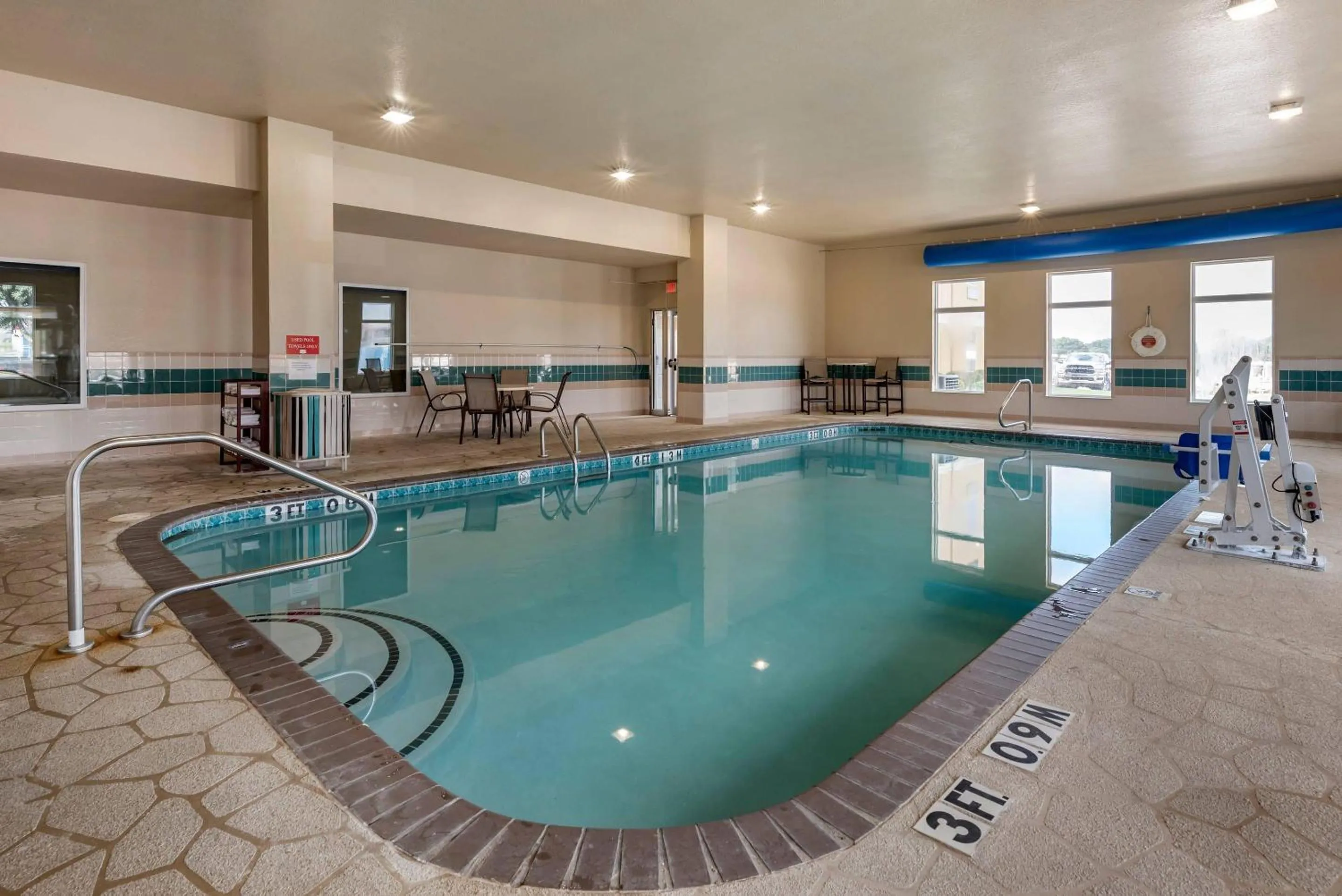 Swimming pool in Comfort Inn & Suites Bryant - Benton