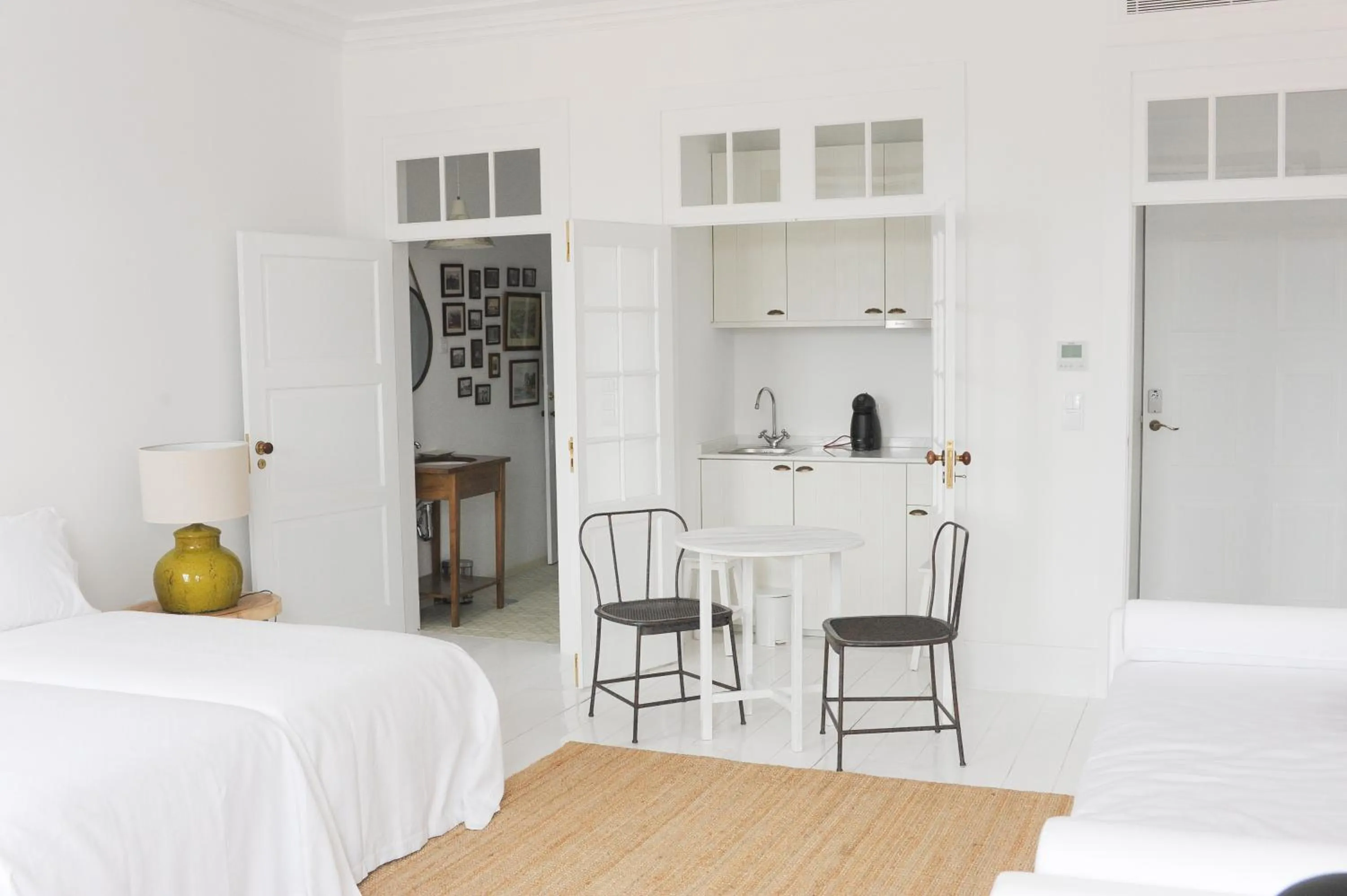 Bathroom, Bed in Mo House