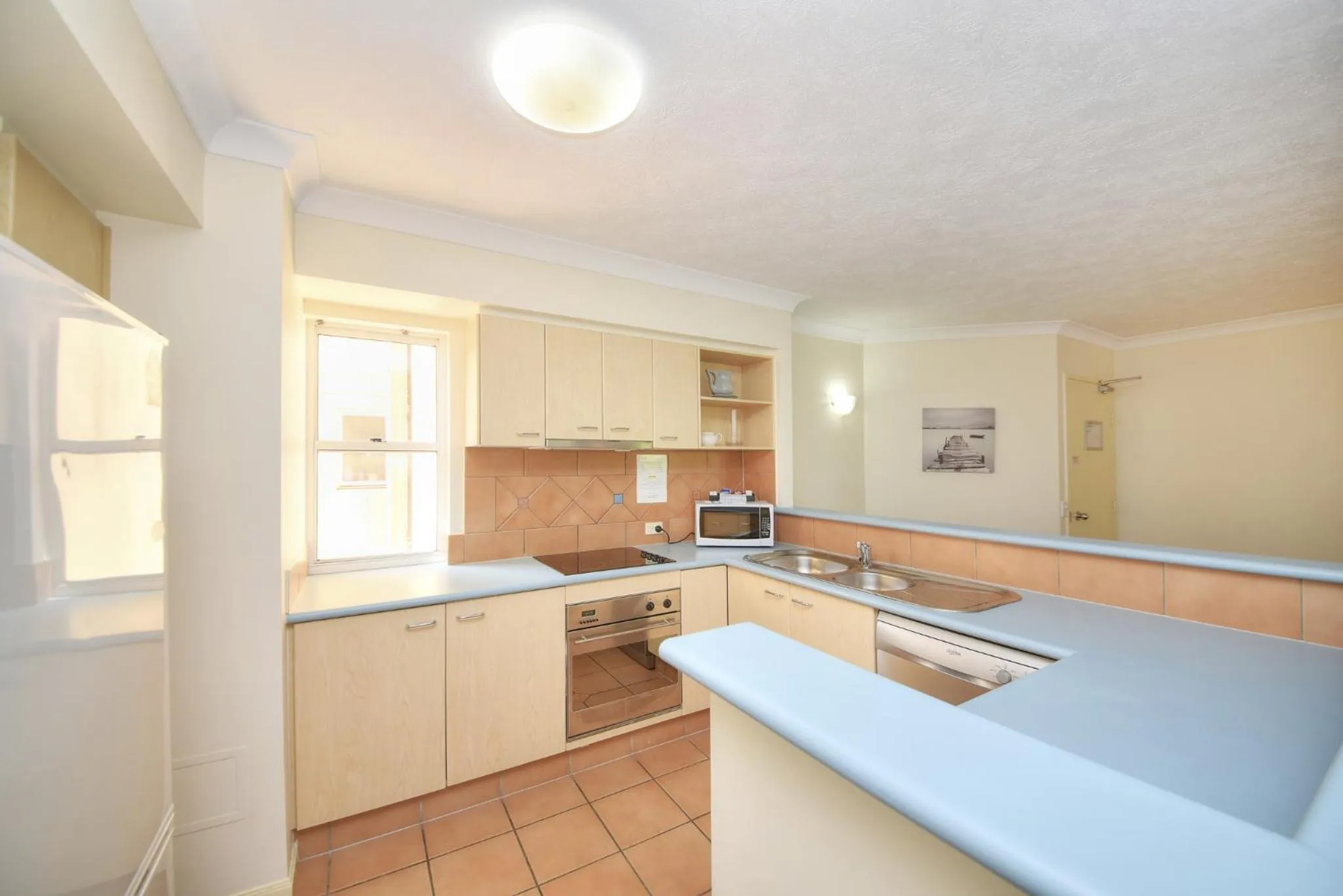 Kitchen or kitchenette in San Mateo On Broadbeach