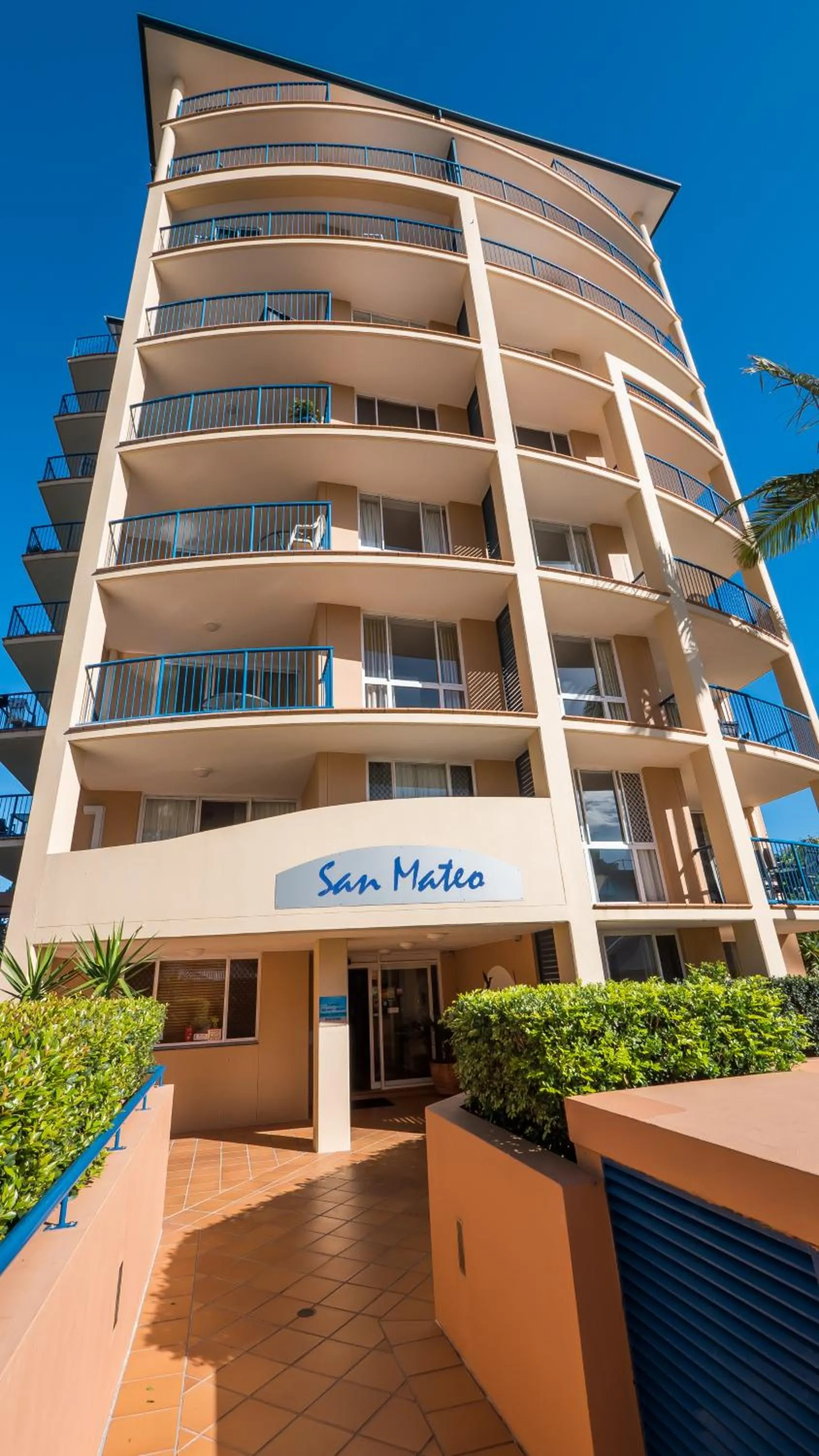 Facade/entrance in San Mateo On Broadbeach