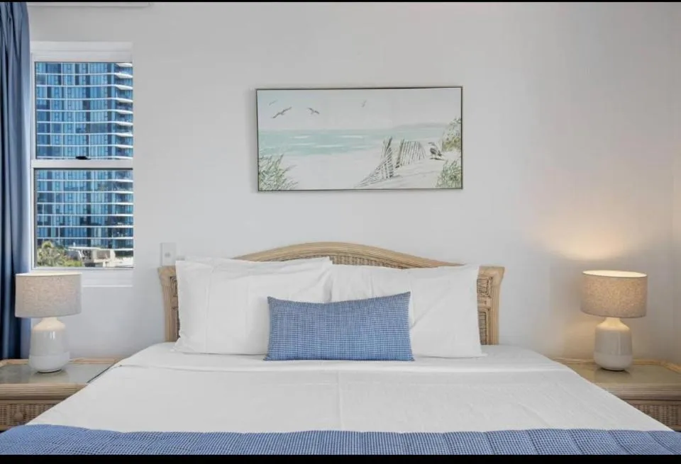 Bed in San Mateo On Broadbeach