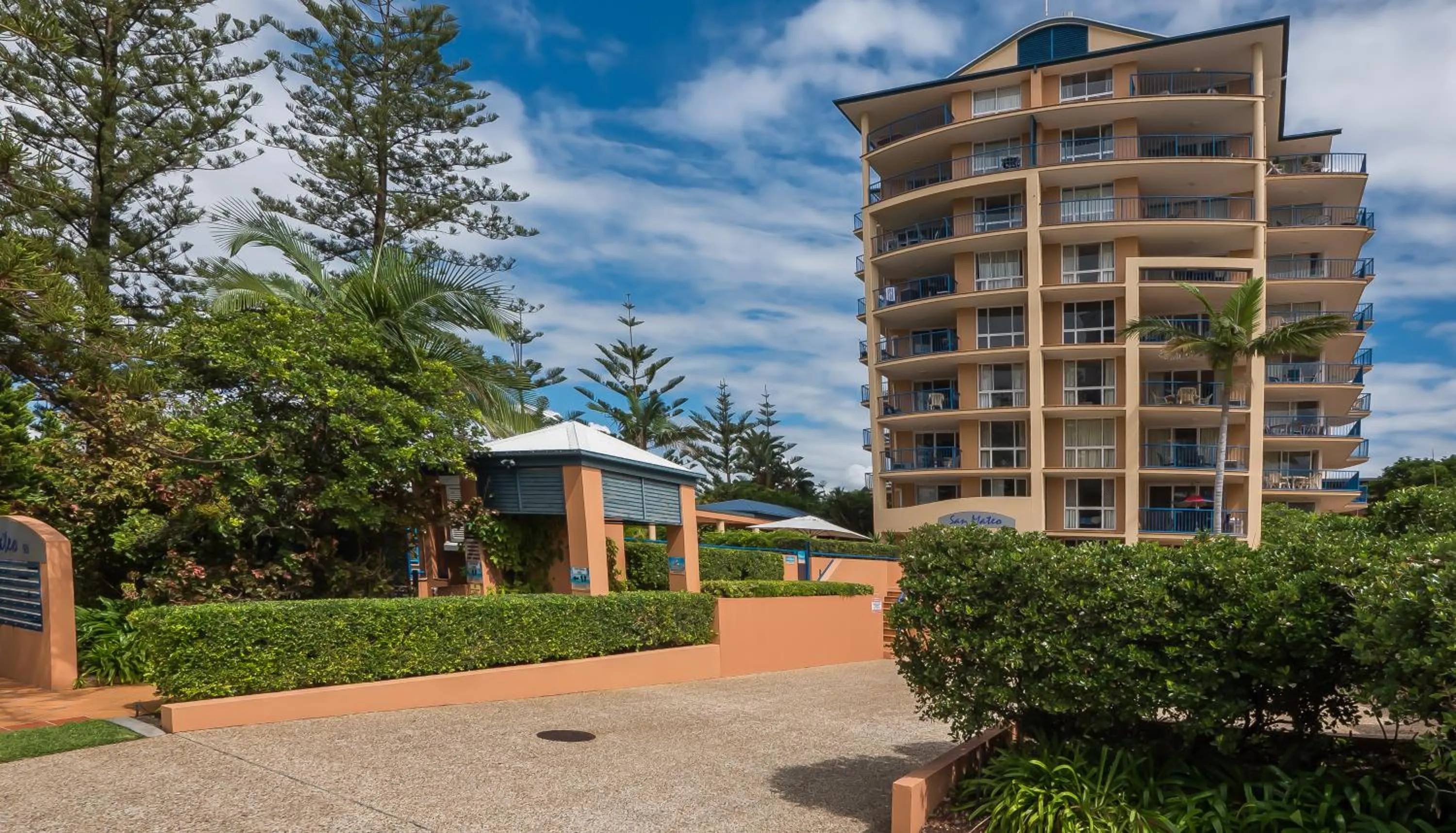 Facade/entrance in San Mateo On Broadbeach