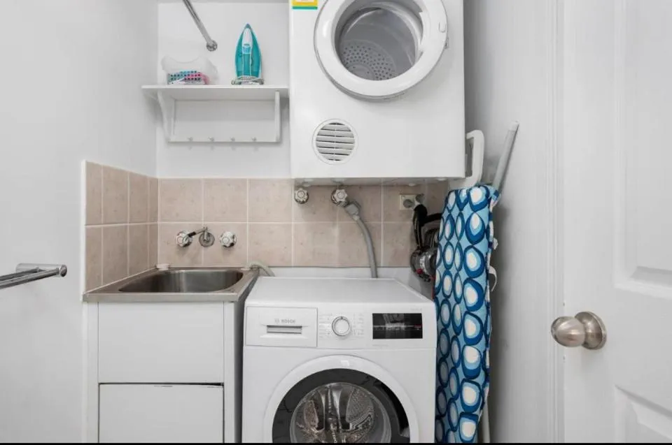 laundry in San Mateo On Broadbeach