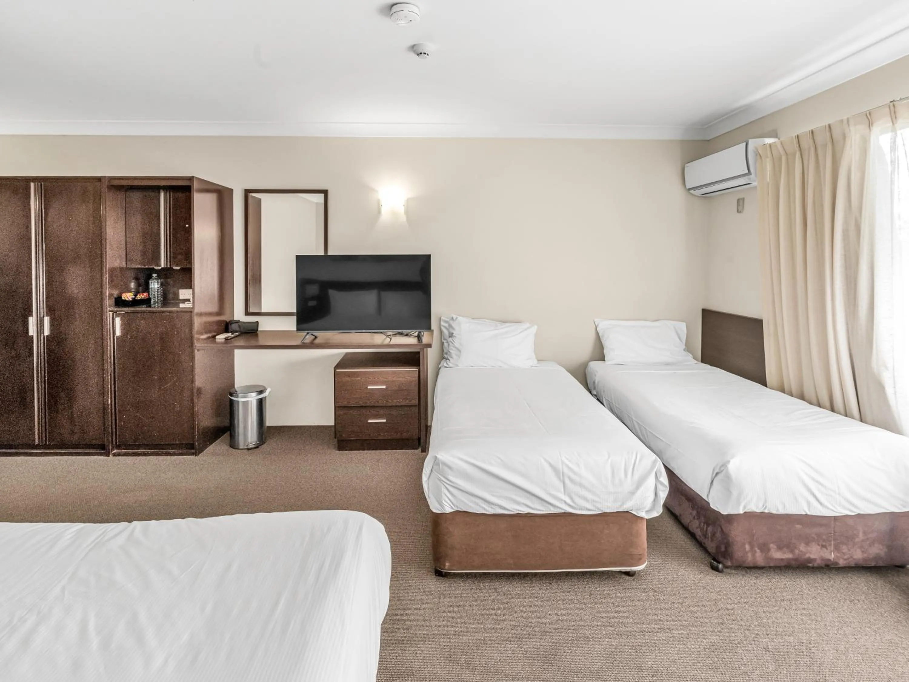 Bedroom, Bed in Tall Trees Ainslie Motel