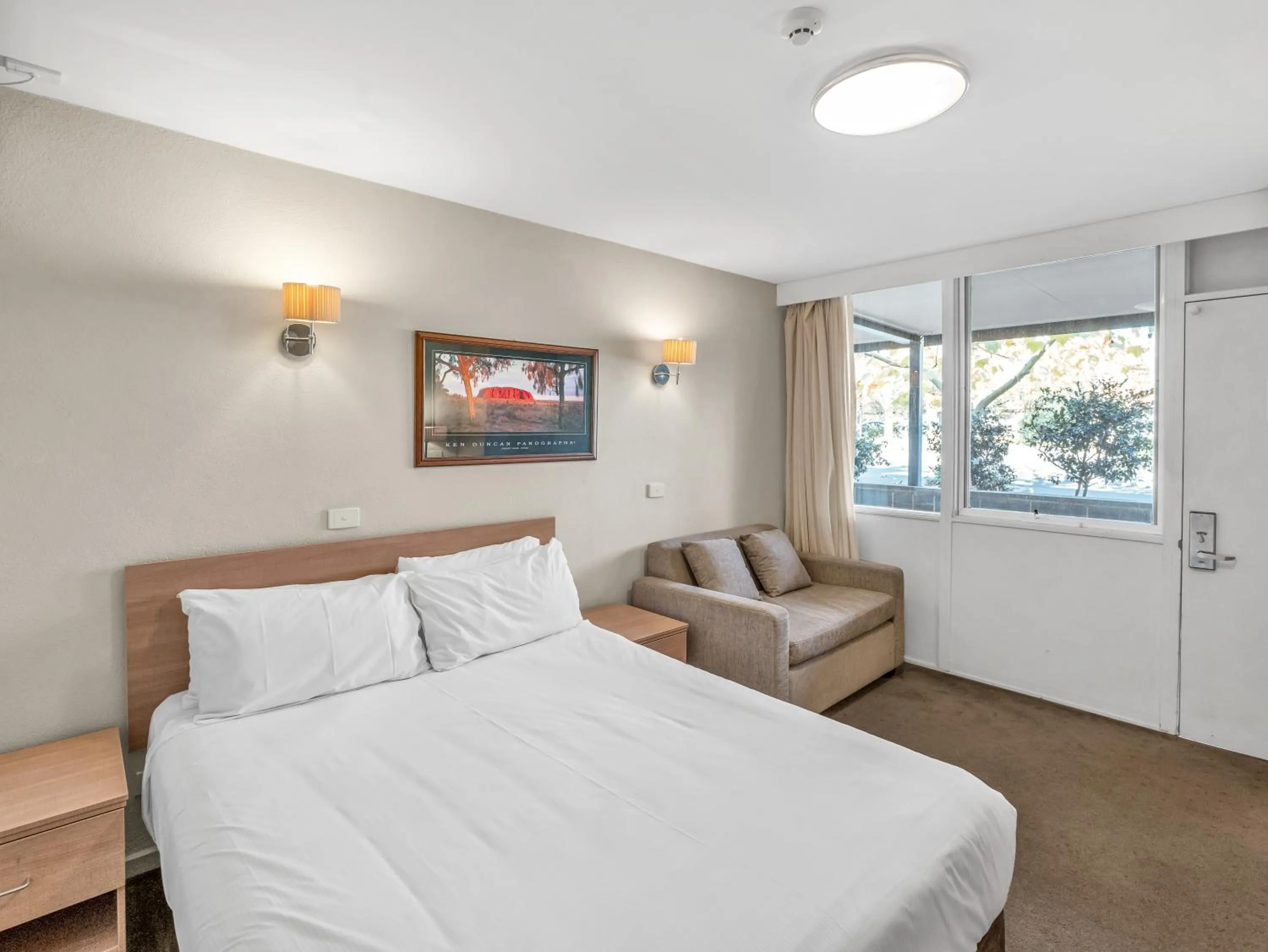 Bed in Tall Trees Ainslie Motel