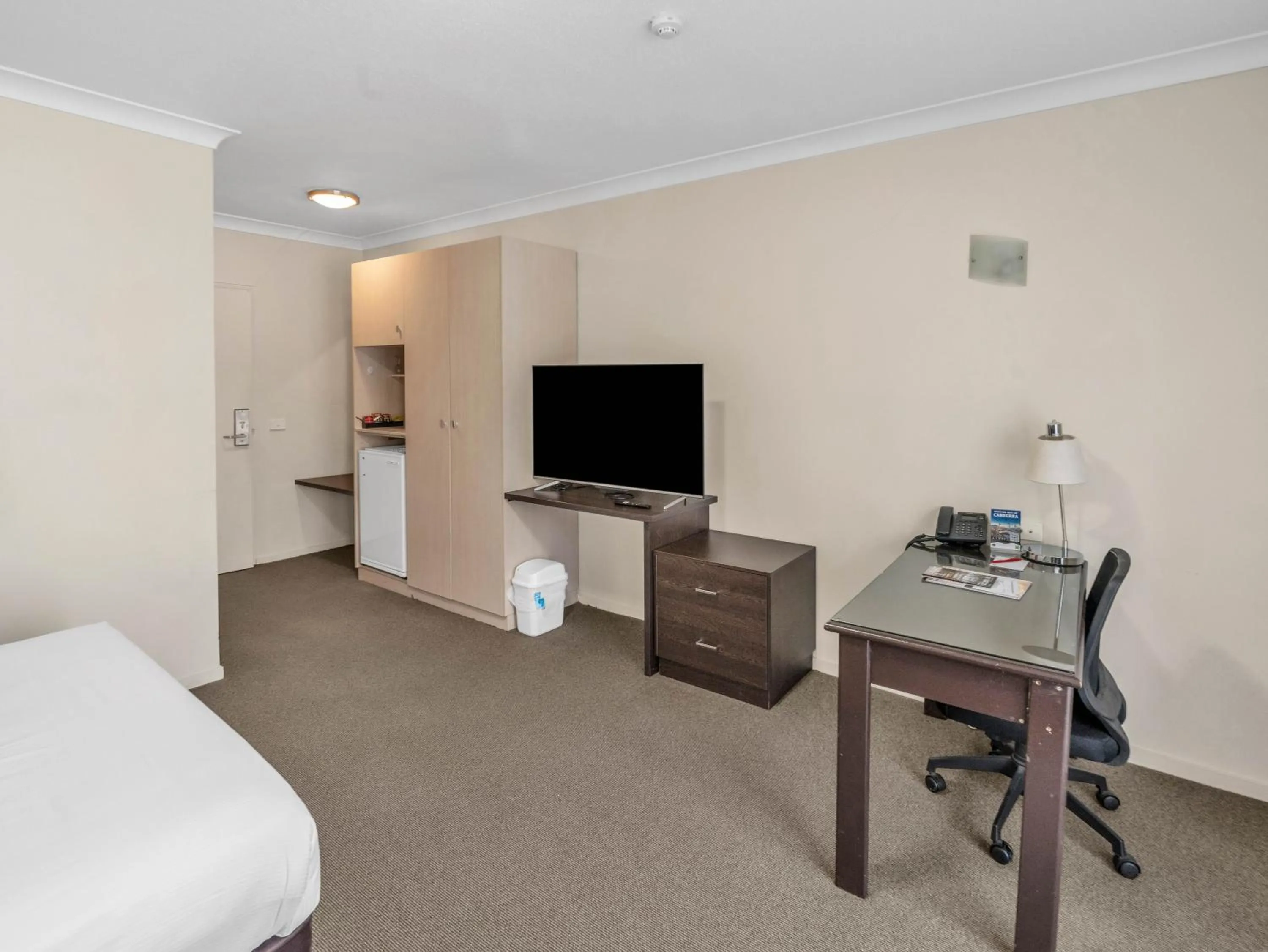 TV and multimedia, Bed in Tall Trees Ainslie Motel