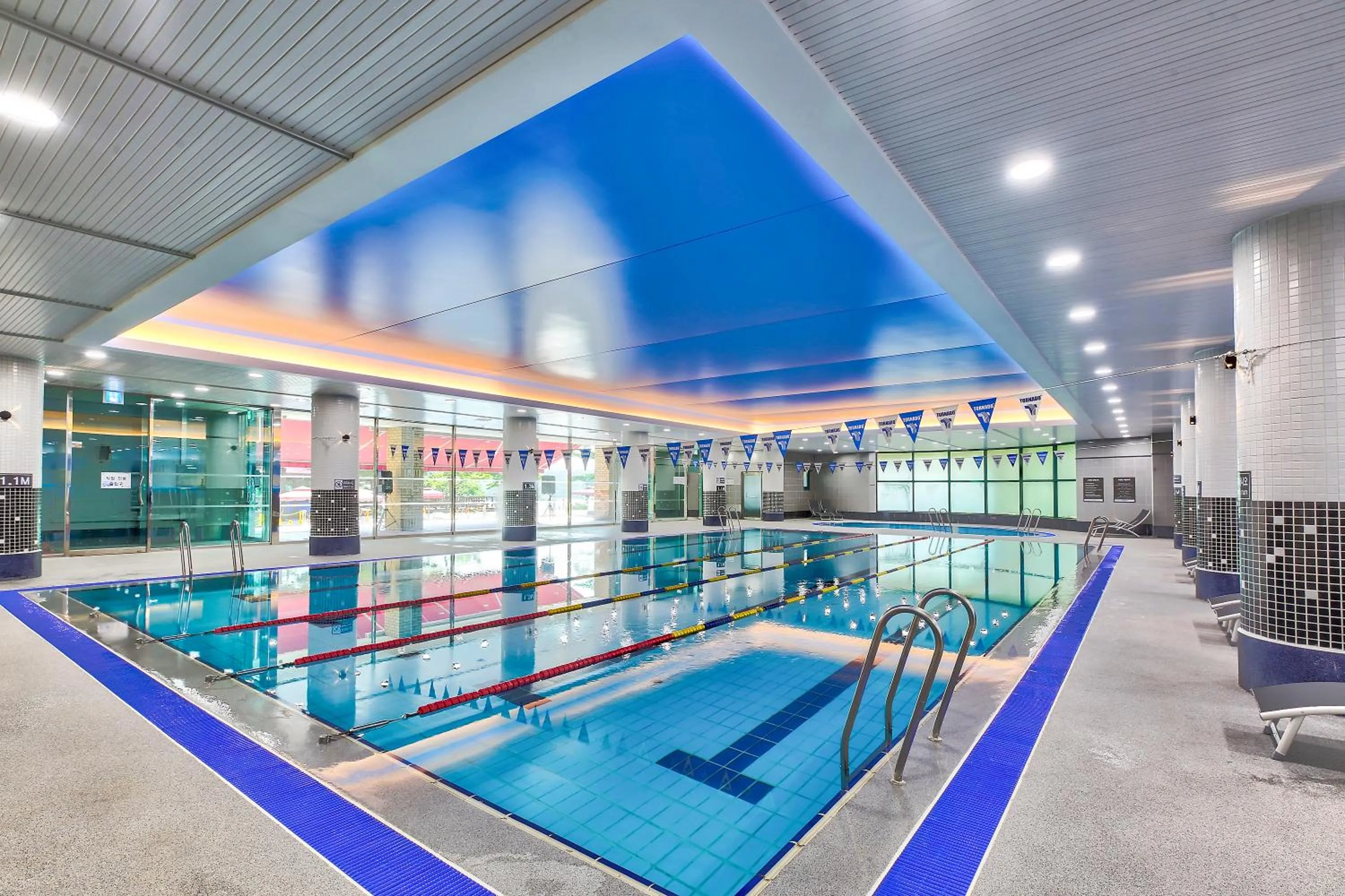 Swimming pool in Cheongpung Resort