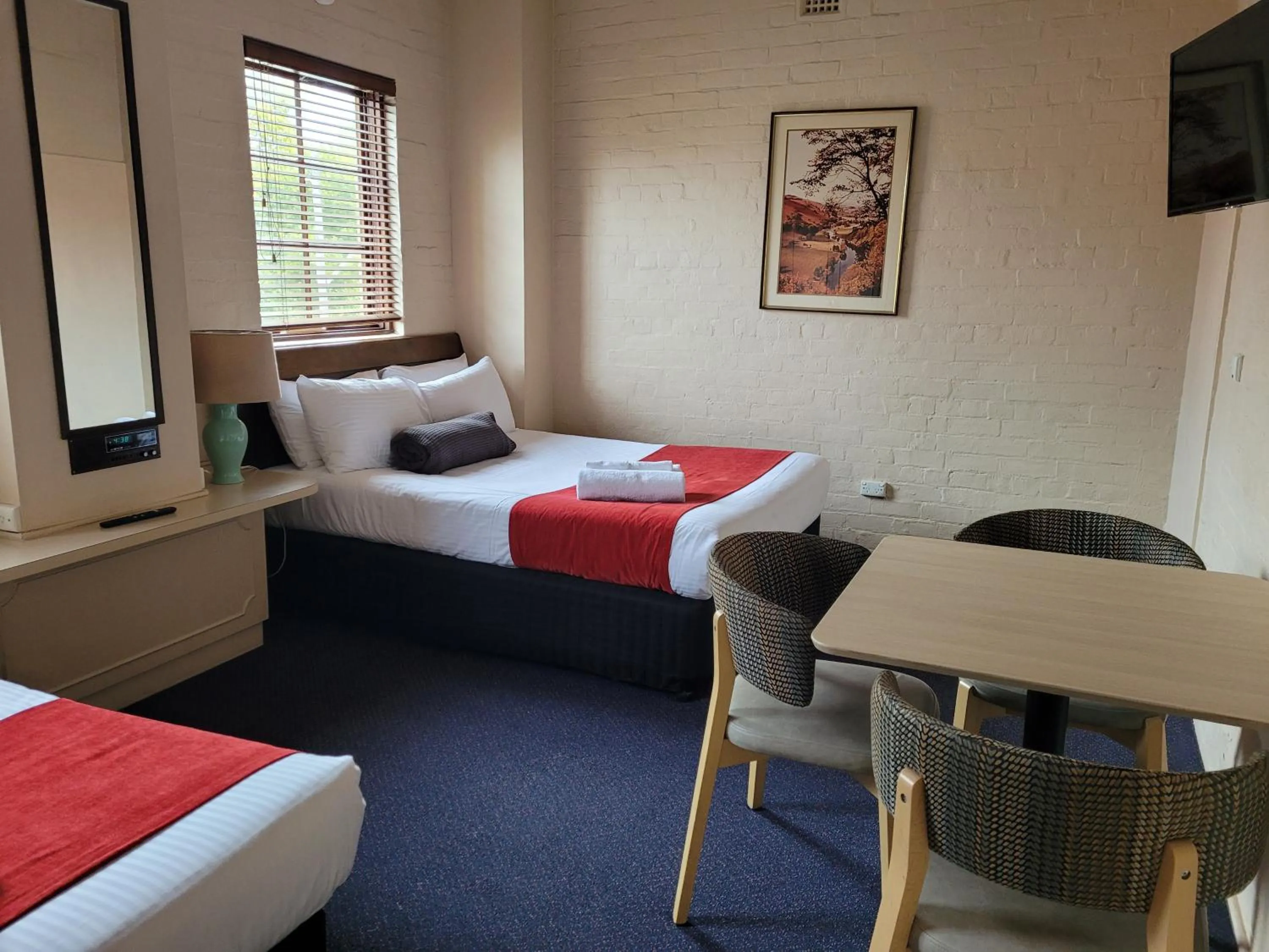 Bed in Seaton Arms Motor Inn