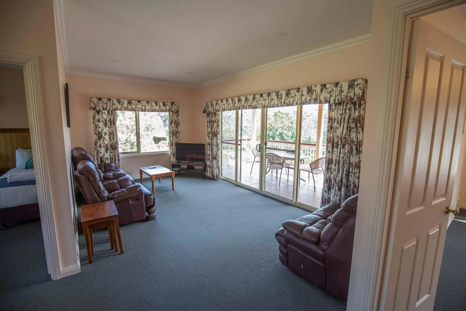 Living room in Robyn's Nest Lakeside Resort
