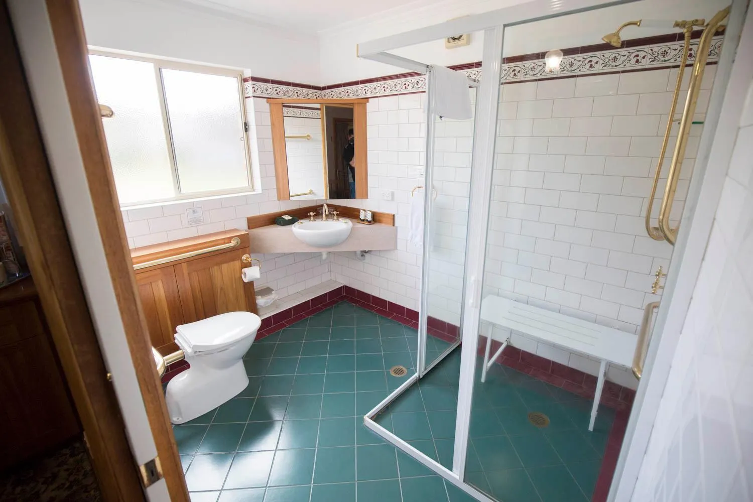 Shower in Robyn's Nest Lakeside Resort