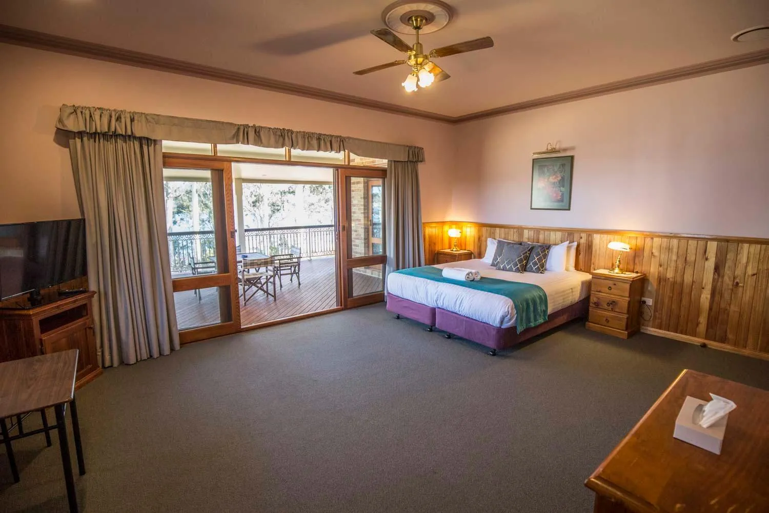 Bedroom, Bed in Robyn's Nest Lakeside Resort