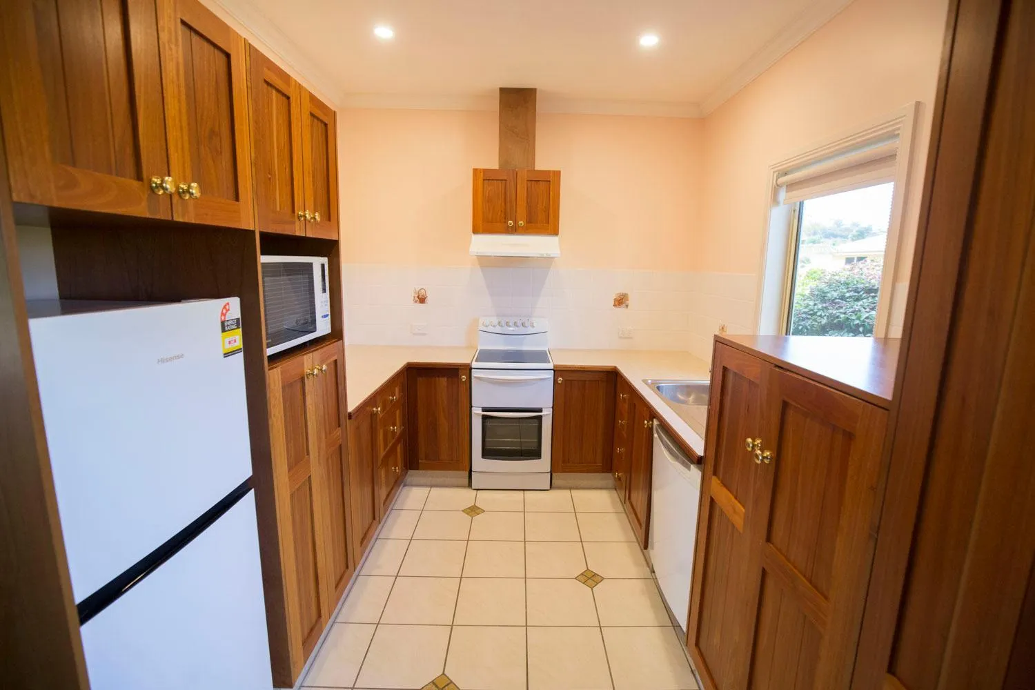 Kitchen or kitchenette in Robyn's Nest Lakeside Resort