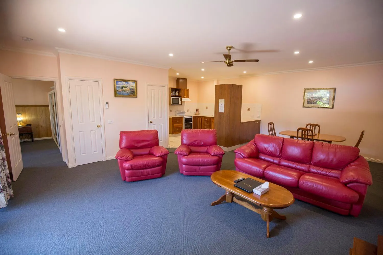 Living room in Robyn's Nest Lakeside Resort