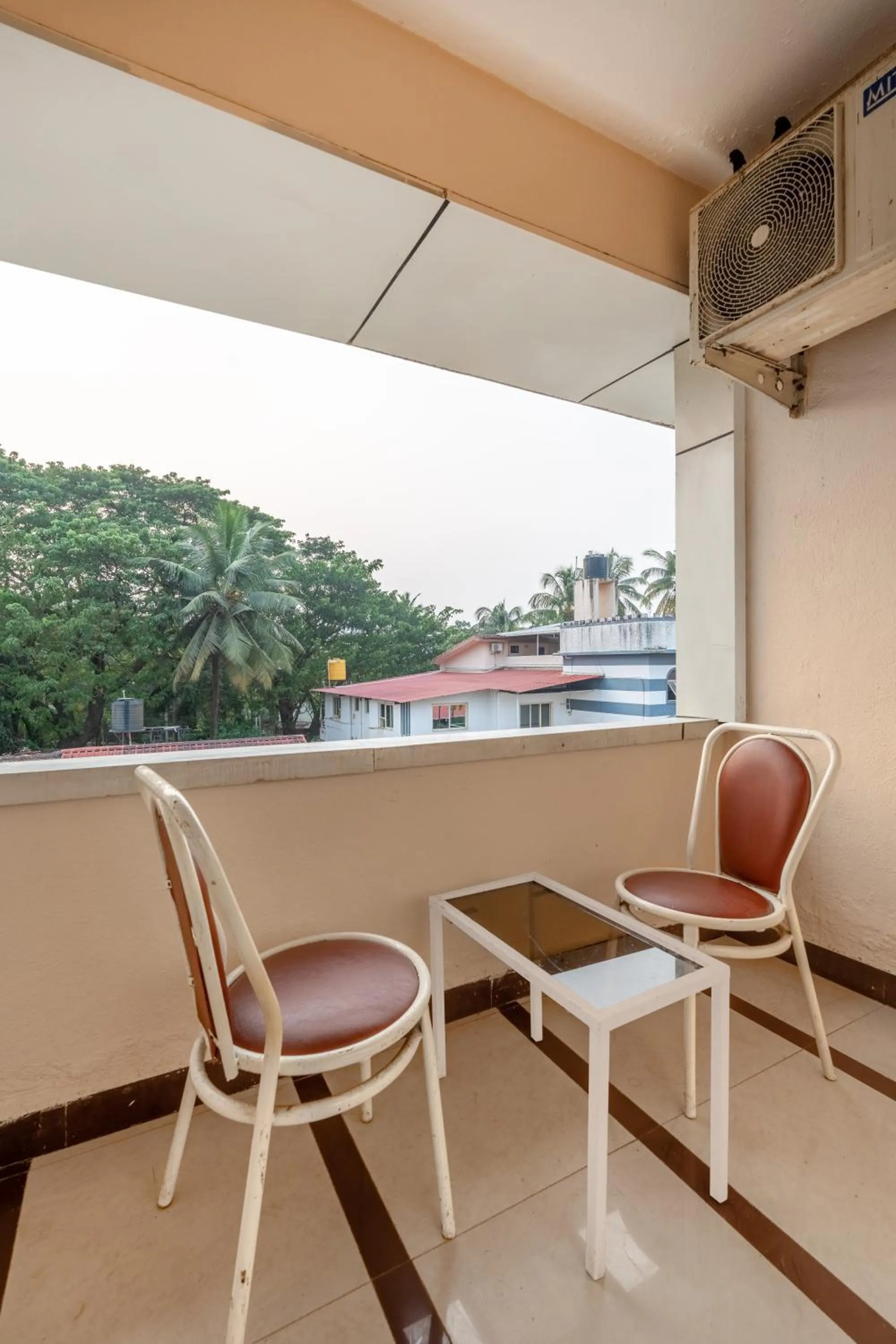 Seating area in Treebo Sunheads