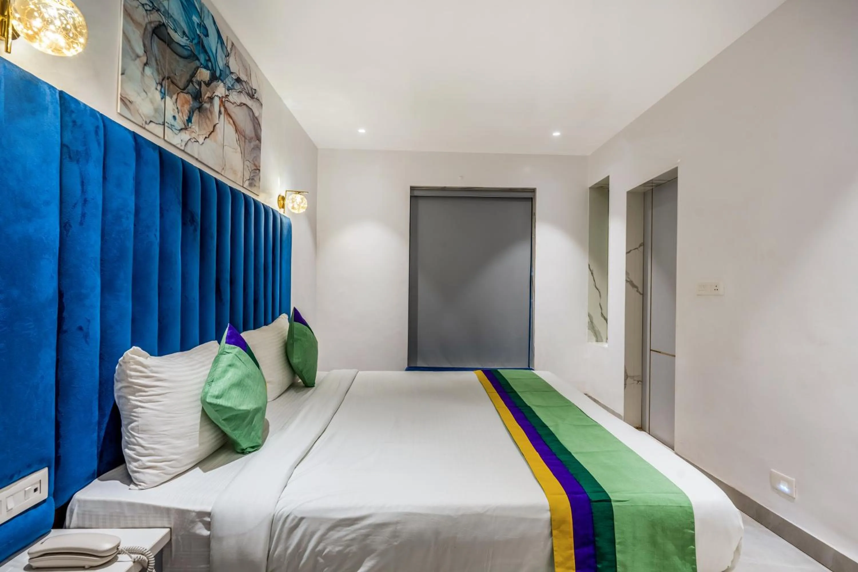 Bedroom, Bed in Treebo Sunheads