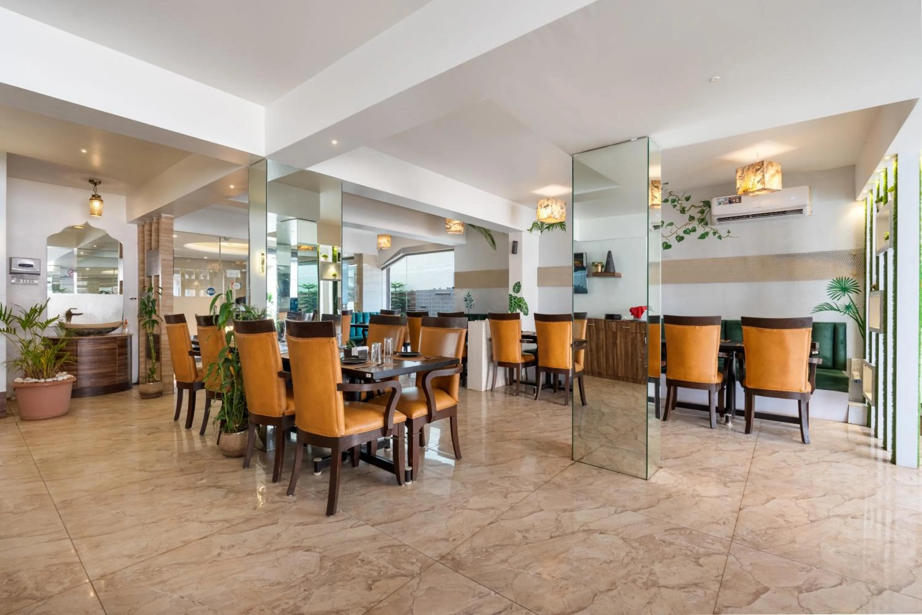 Restaurant/places to eat in Treebo Sunheads