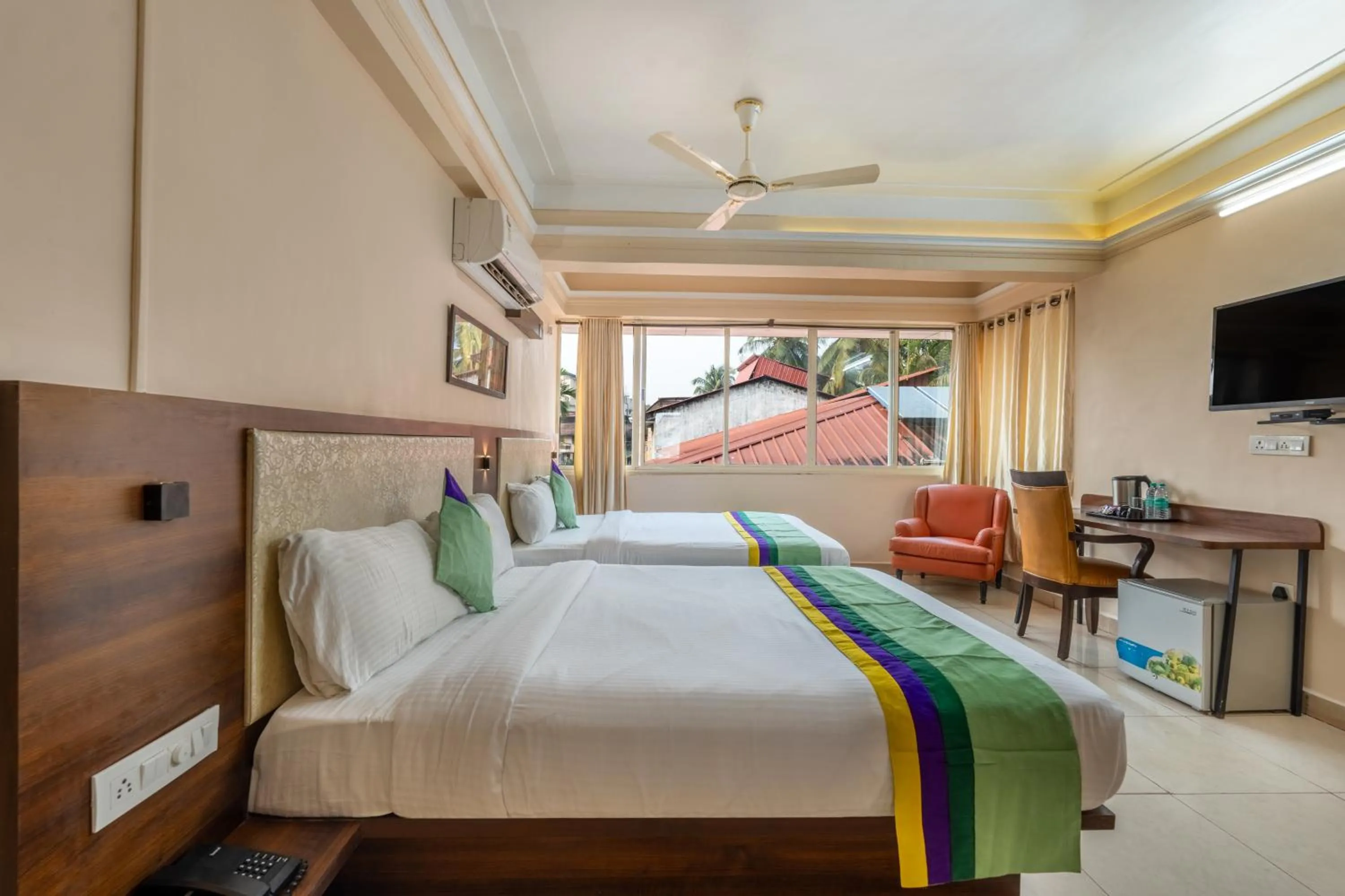 Bedroom, Bed in Treebo Sunheads