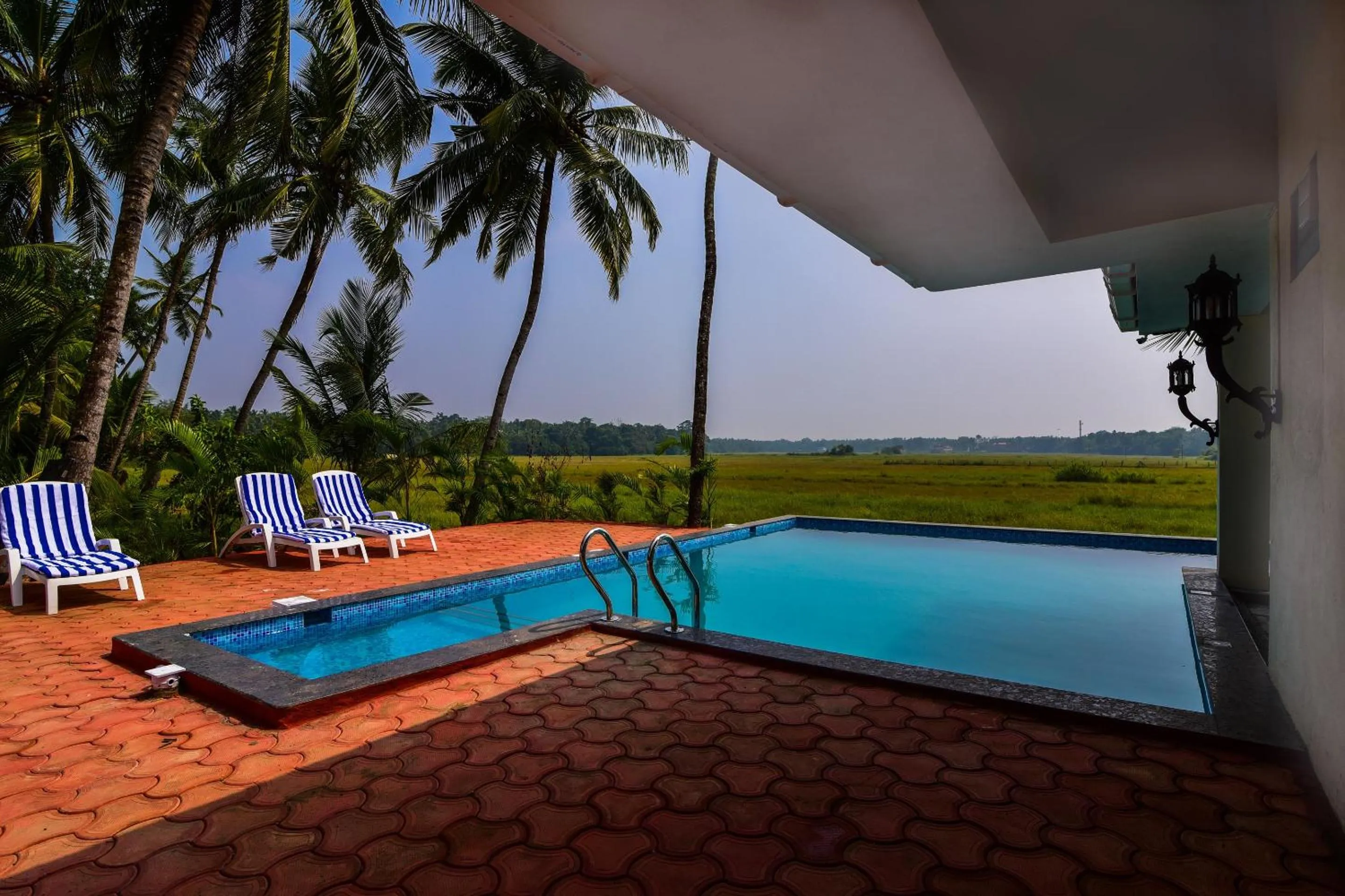 Swimming pool in Meadow View Resort