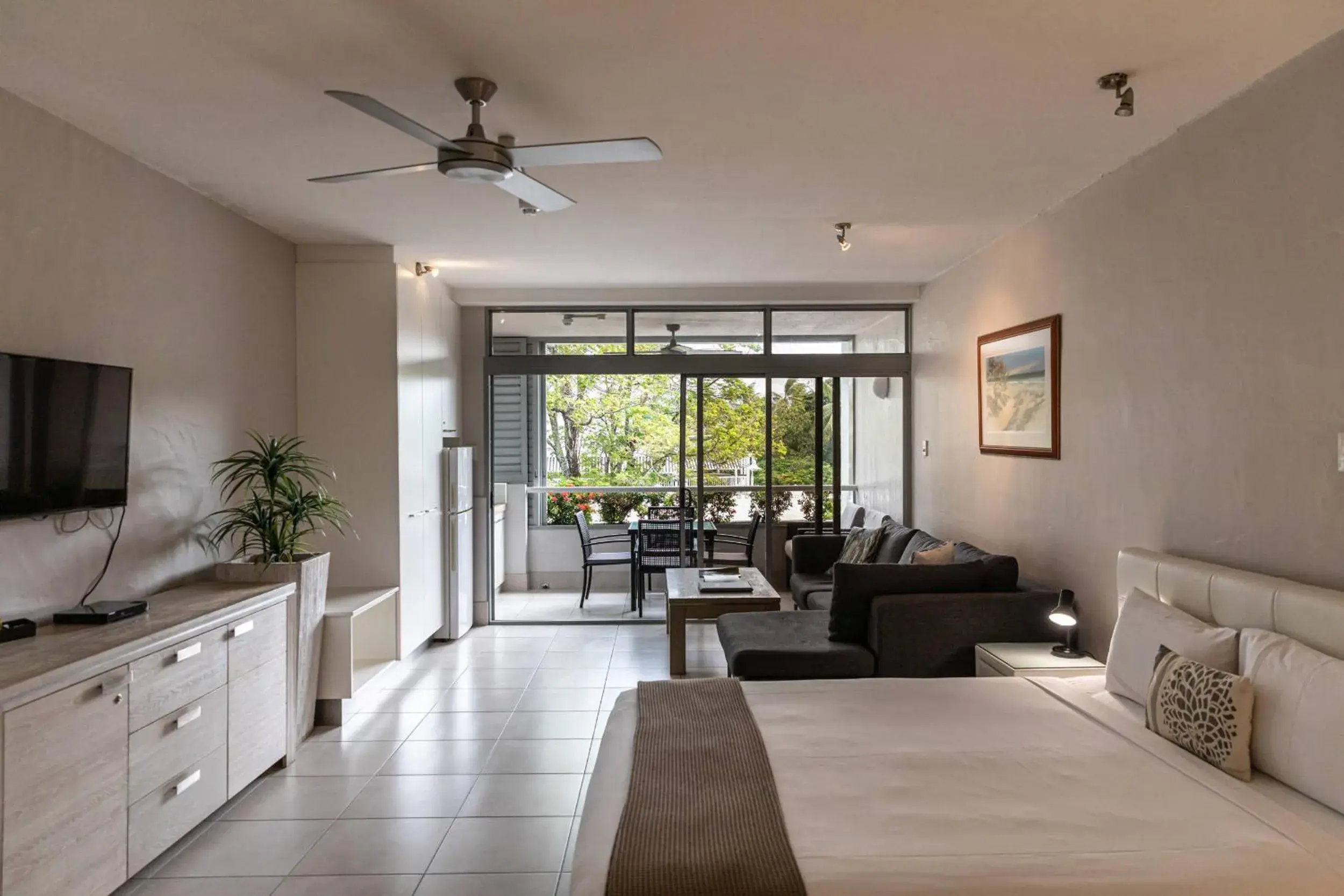 Deluxe Studio in Club Tropical Resort - Official Onsite Reception & Check In Deluxe Studio in Club Tropical Resort - Official Onsite Reception & Check In