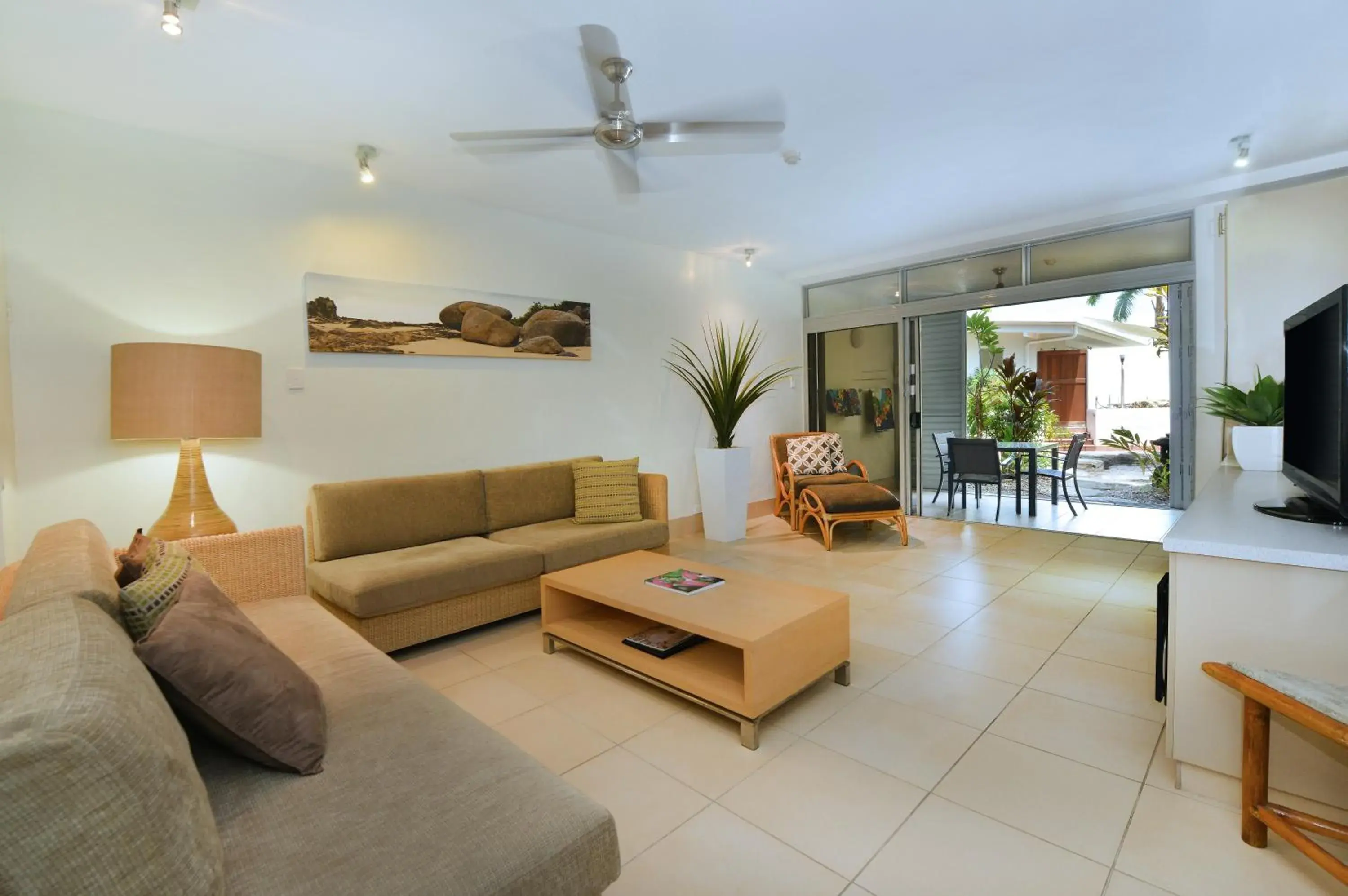 Deluxe One-Bedroom Apartment in Club Tropical Resort - Official Onsite Reception & Check In Deluxe One-Bedroom Apartment in Club Tropical Resort - Official Onsite Reception & Check In