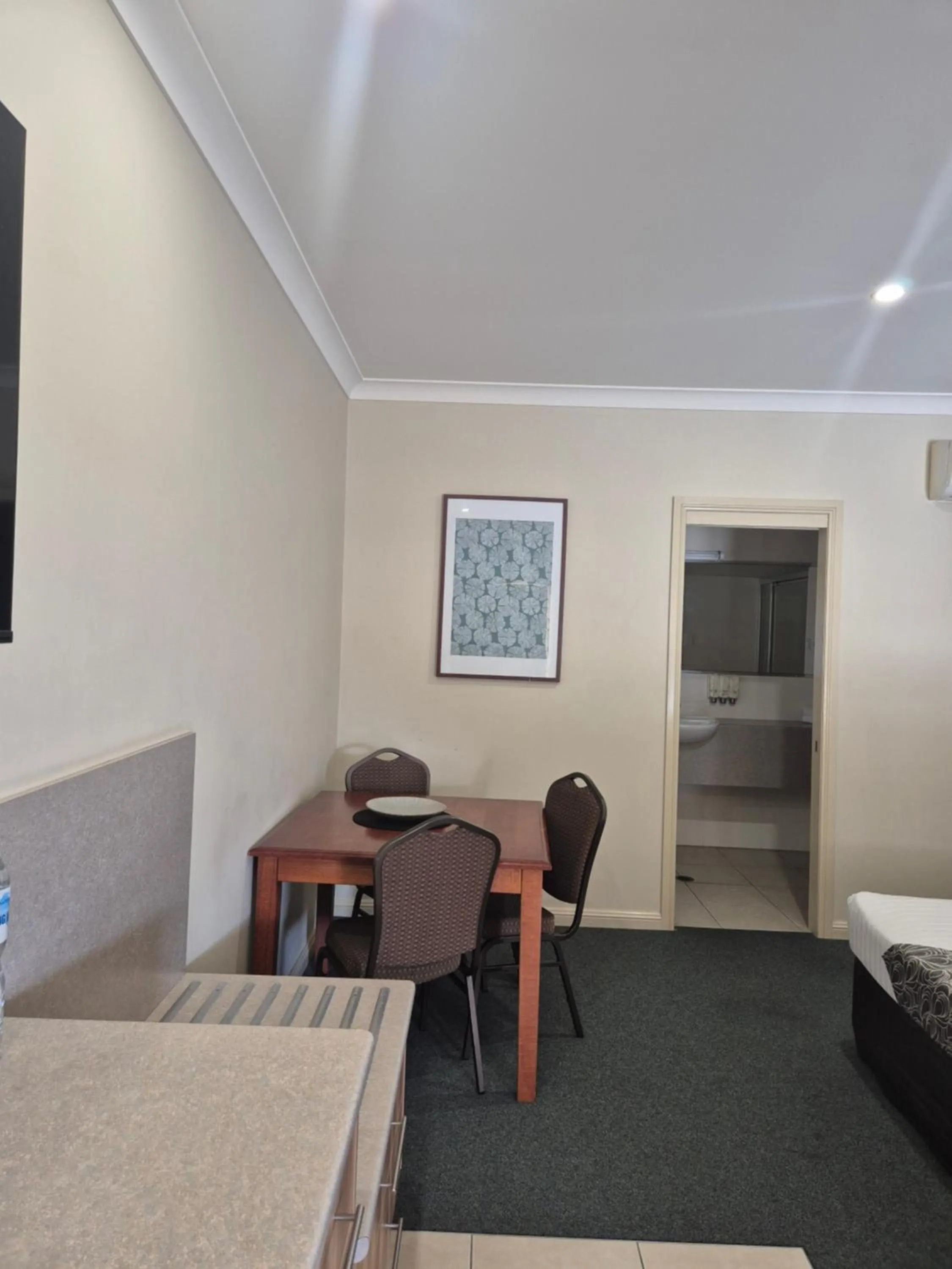 Bed in Pittsworth Motor Inn