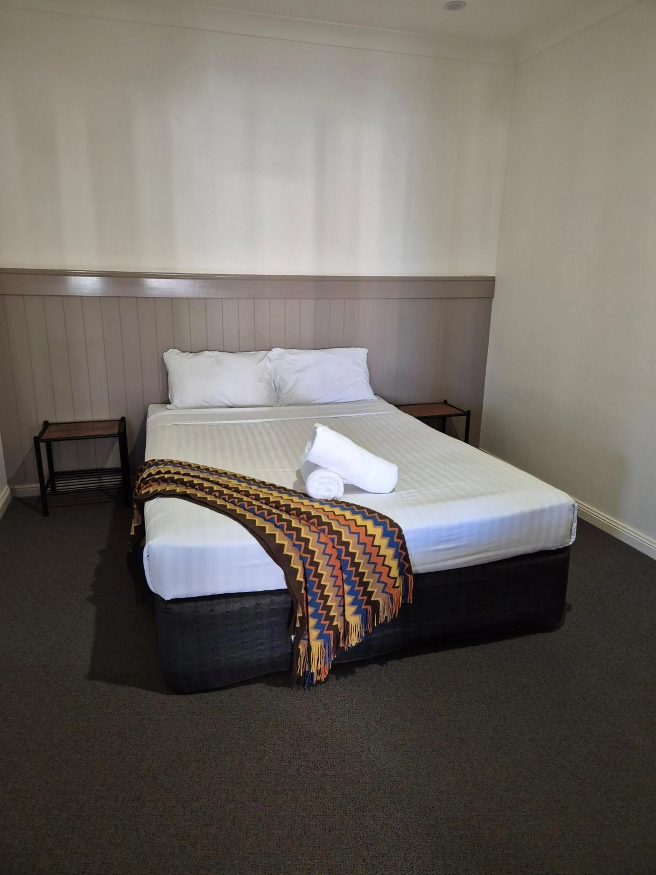 Bed in Pittsworth Motor Inn