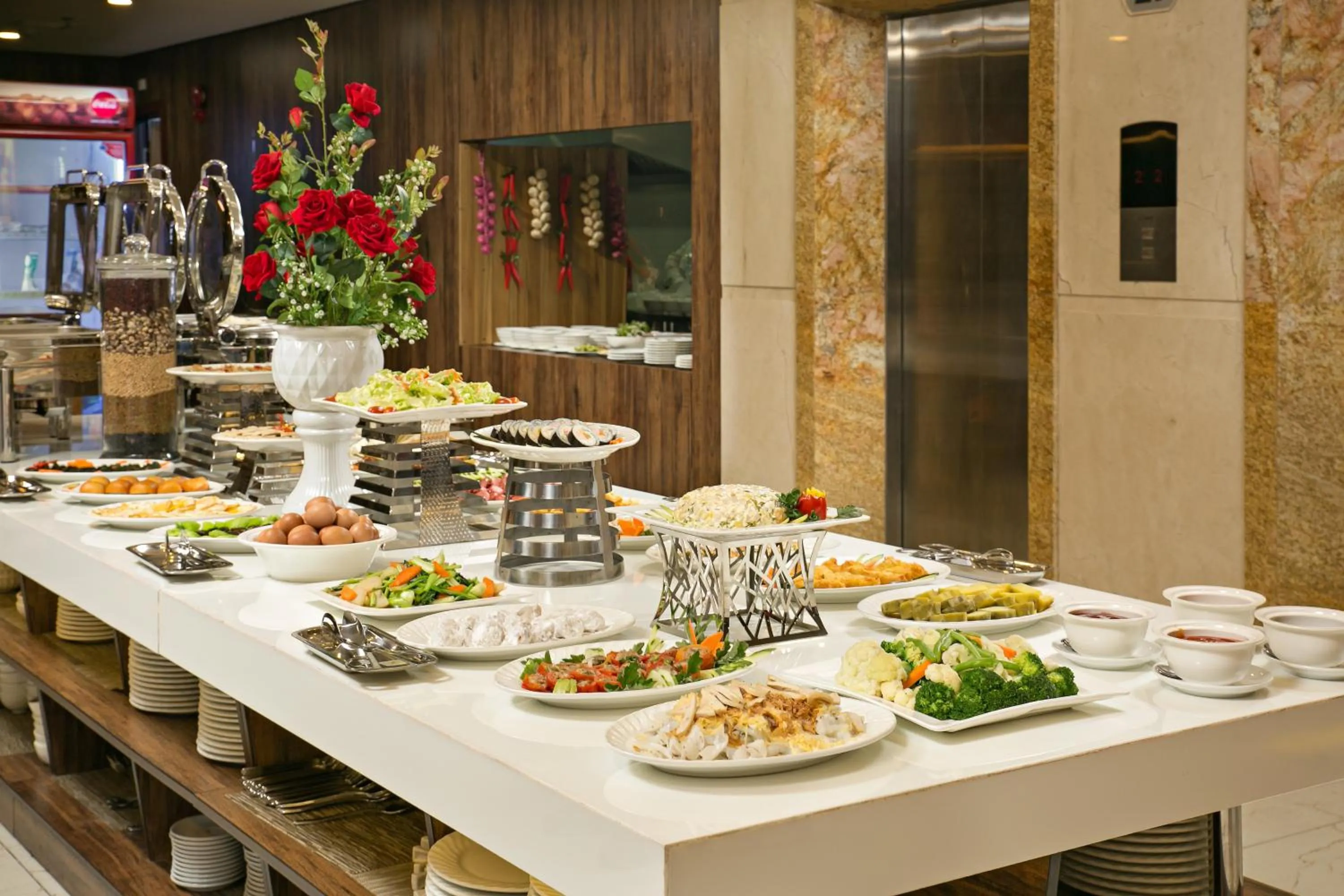 Food and drinks in Lavender Riverside Hotel