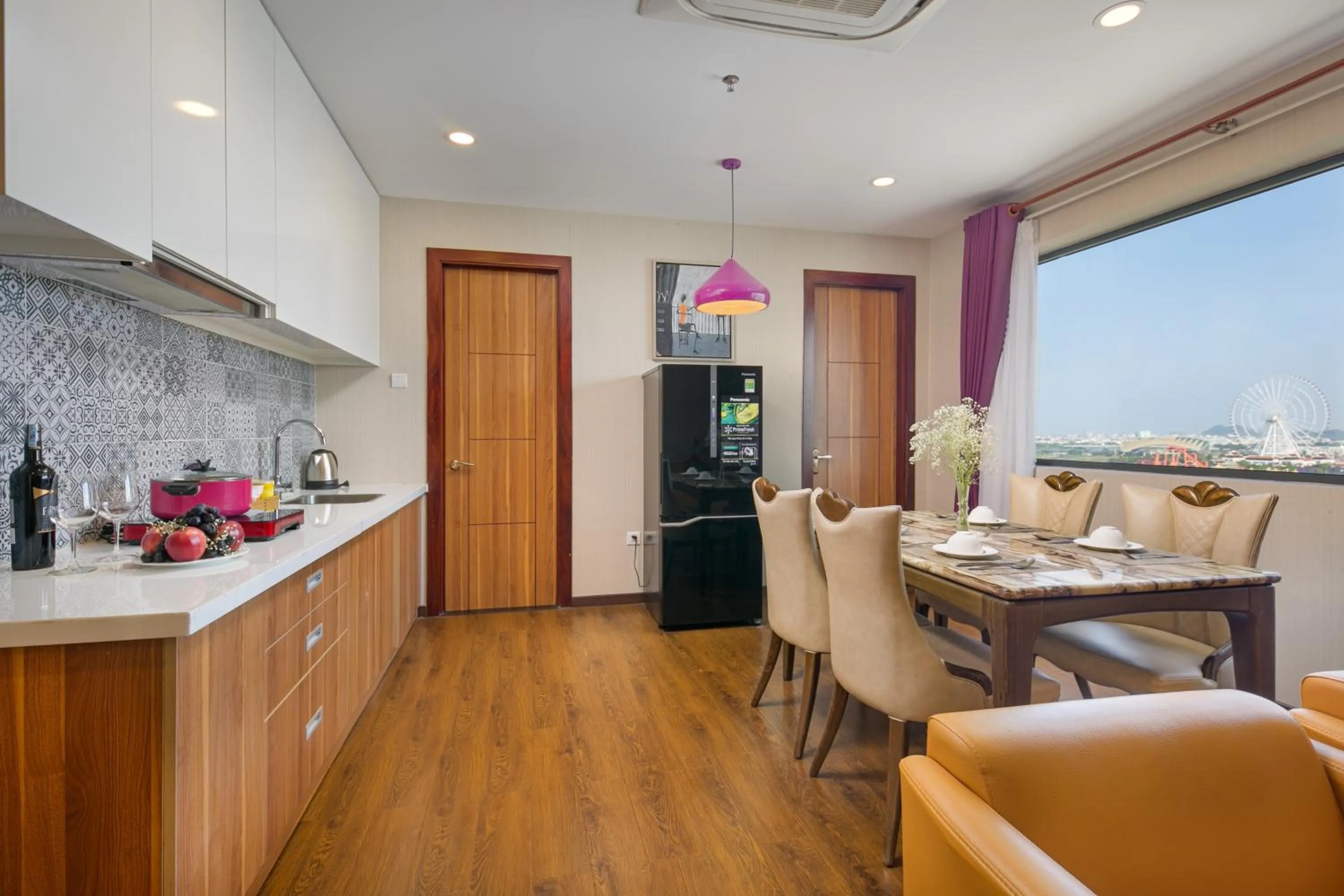 Kitchen or kitchenette in Lavender Riverside Hotel