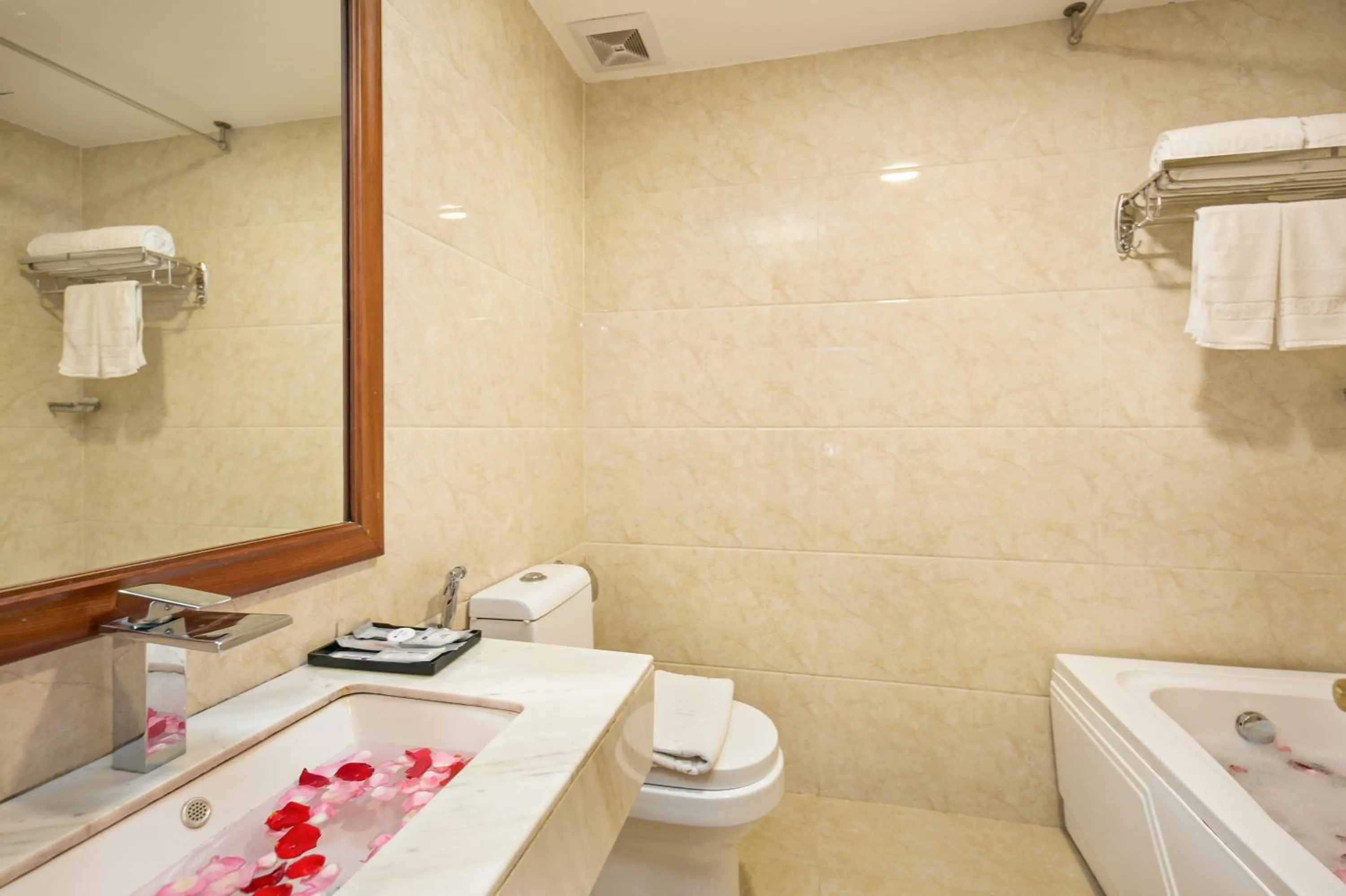 Shower in Lavender Riverside Hotel