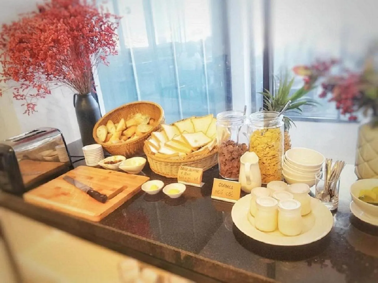 Food and drinks in Lavender Riverside Hotel