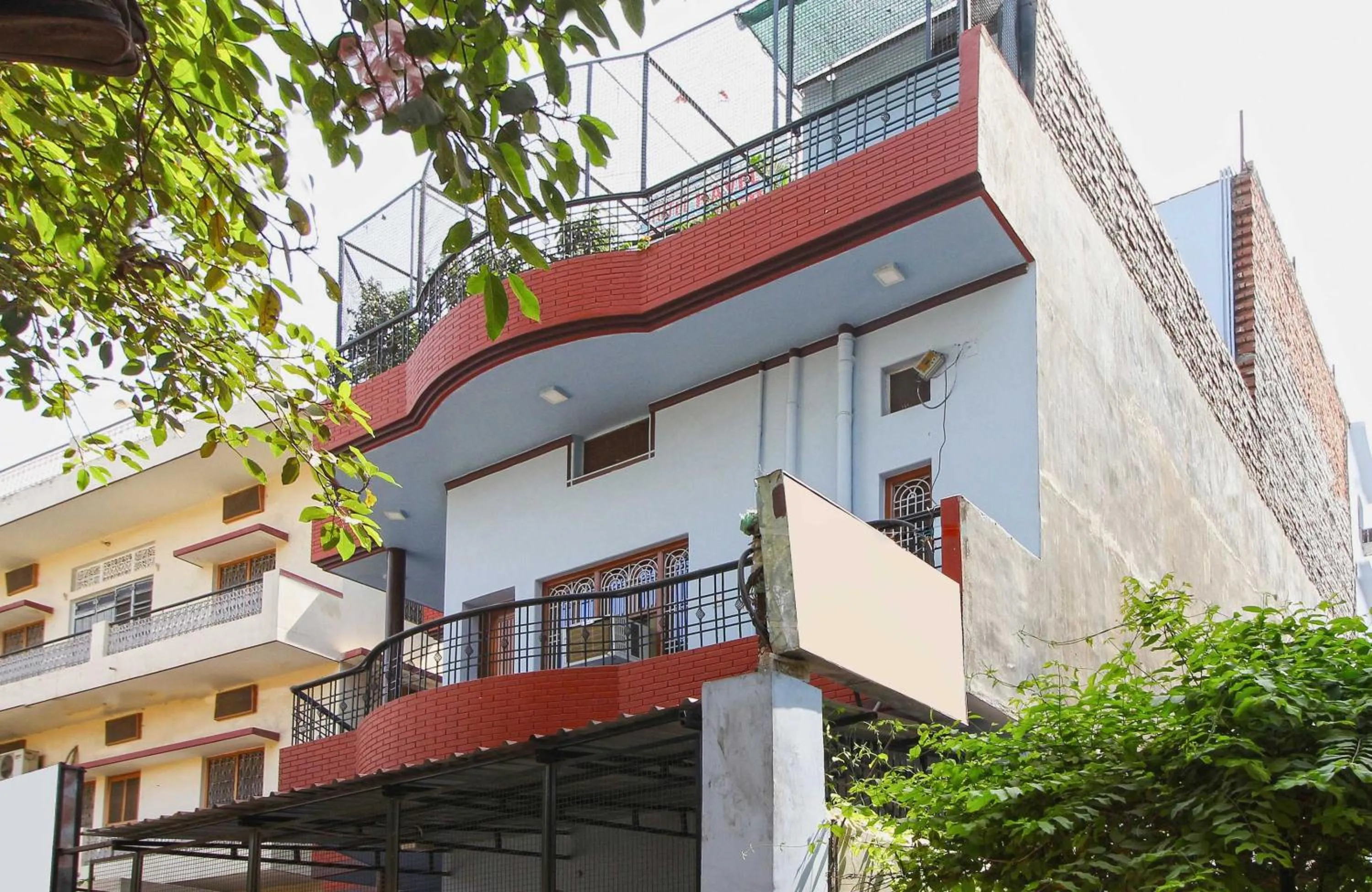 Facade/entrance in Hotel O Haveli Inn
