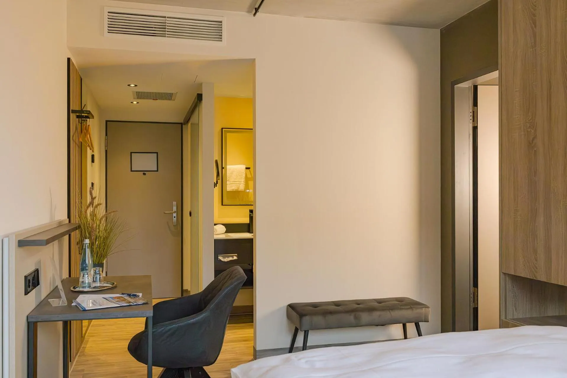 Photo of the whole room, Bed in Hotel Schloss Lehen