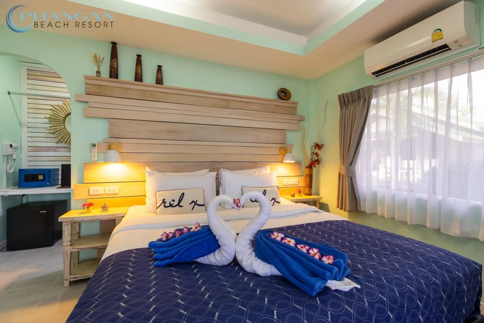 Bed in Phangan Beach Resort