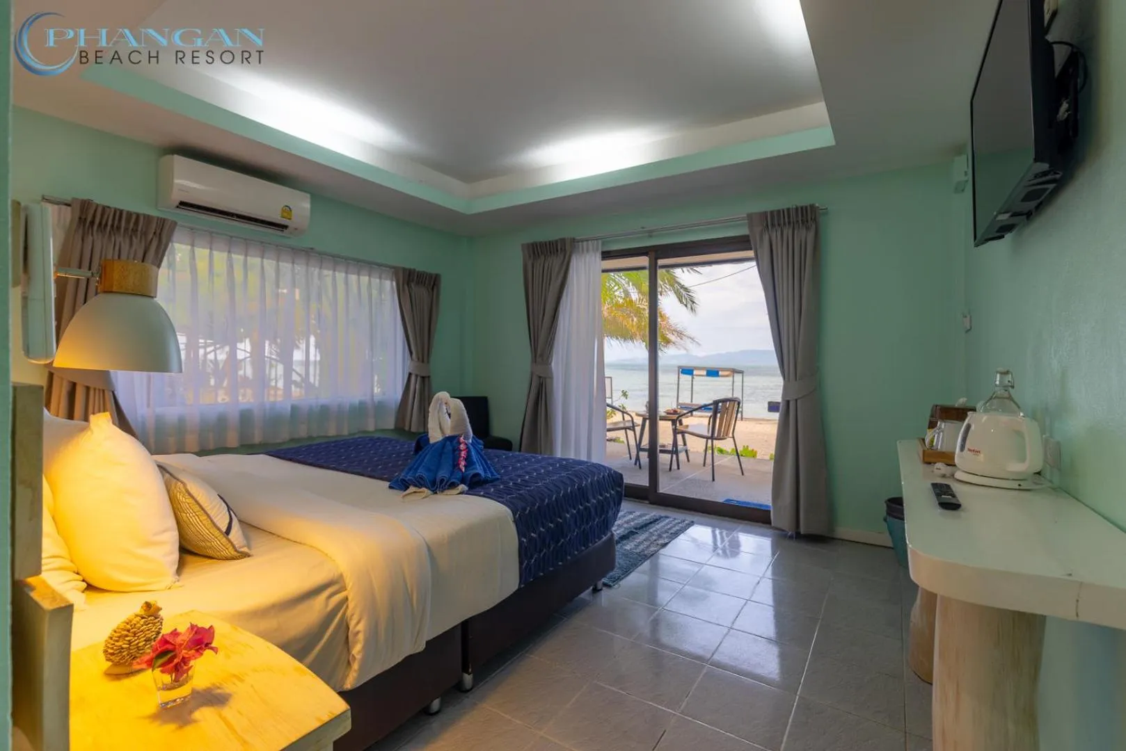 Bed in Phangan Beach Resort