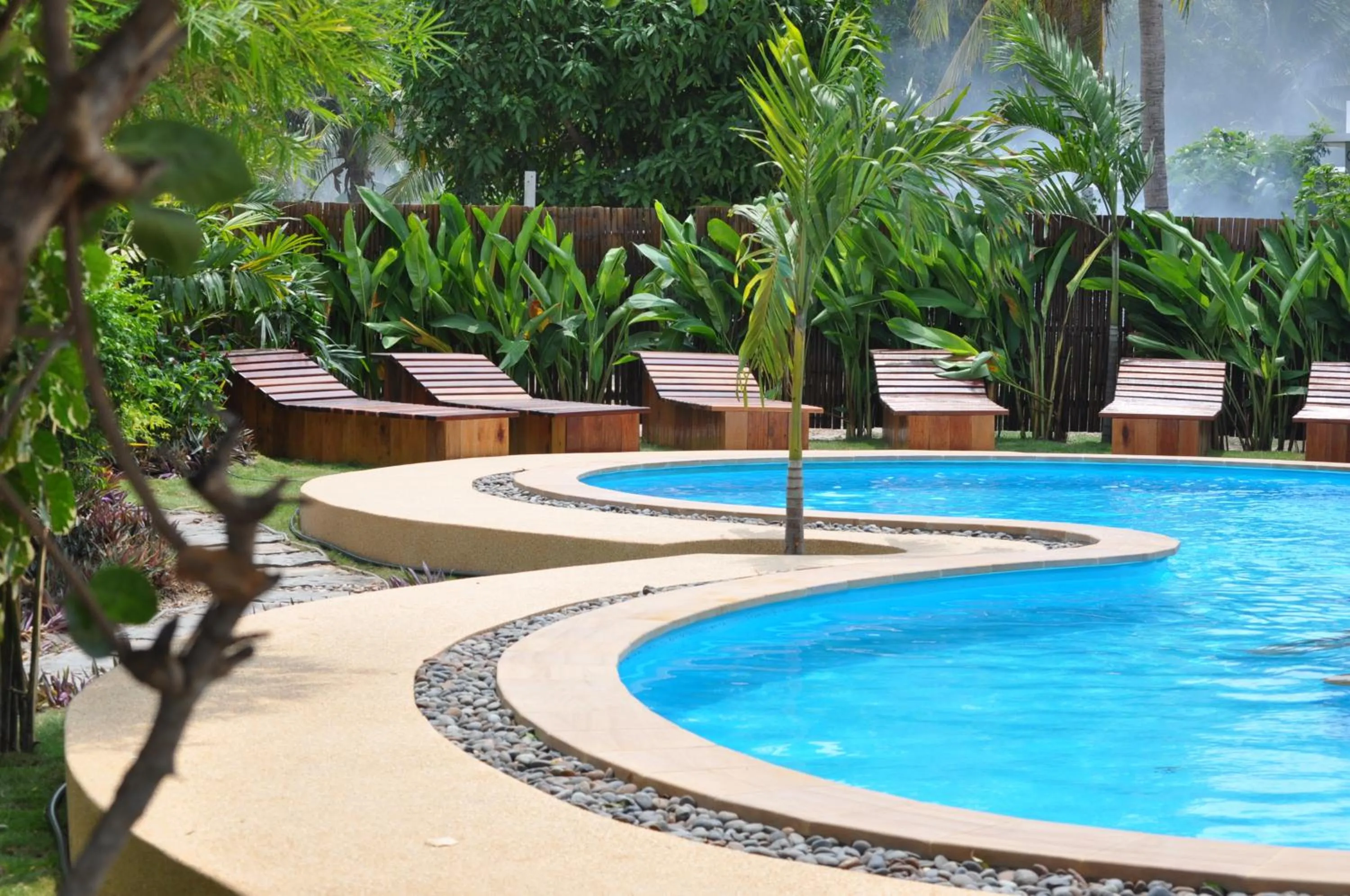 Swimming pool in Phangan Beach Resort