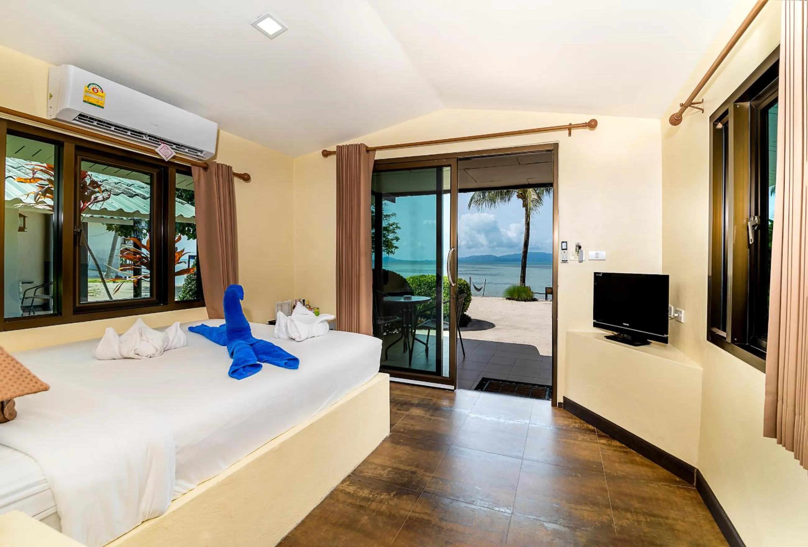 Bedroom, Bed in Phangan Beach Resort