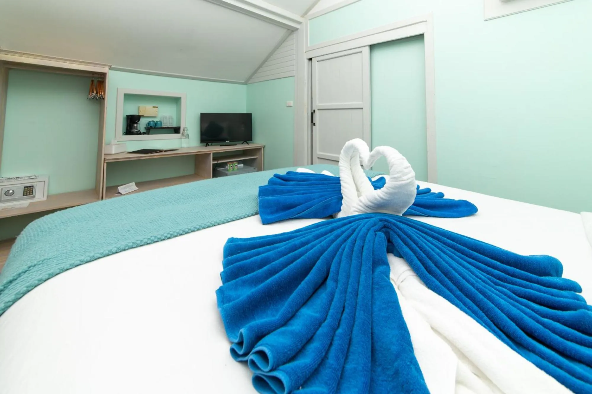 Bed in Phangan Beach Resort