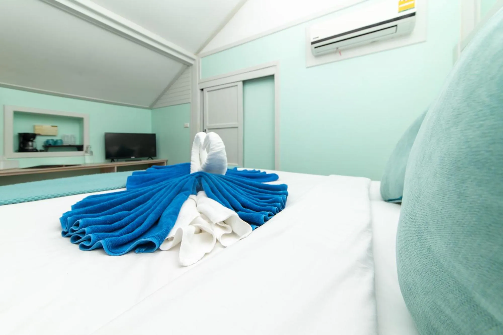 Bed in Phangan Beach Resort