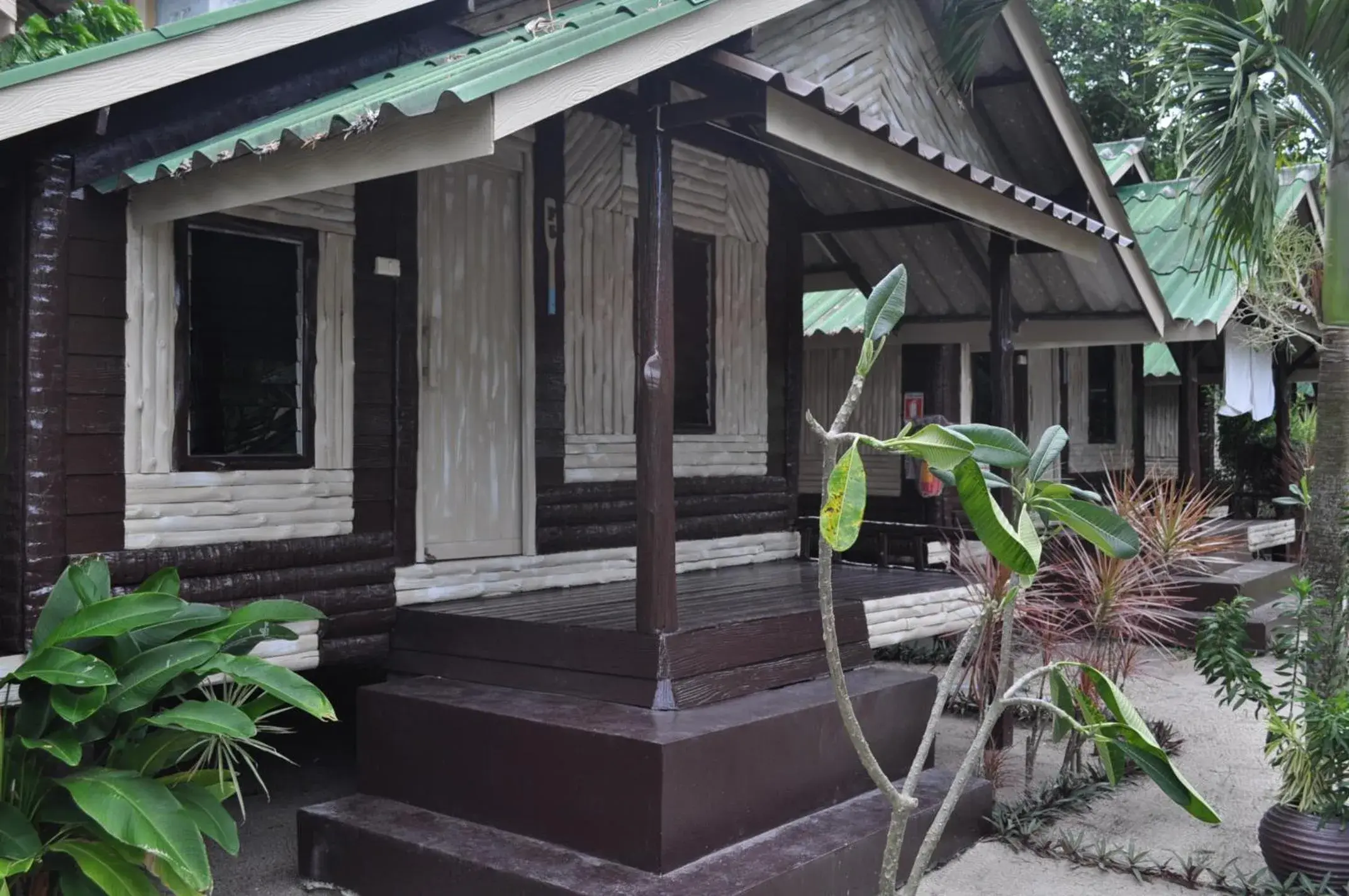 Standard Bungalow with Fan in Phangan Beach Resort Standard Bungalow with Fan in Phangan Beach Resort