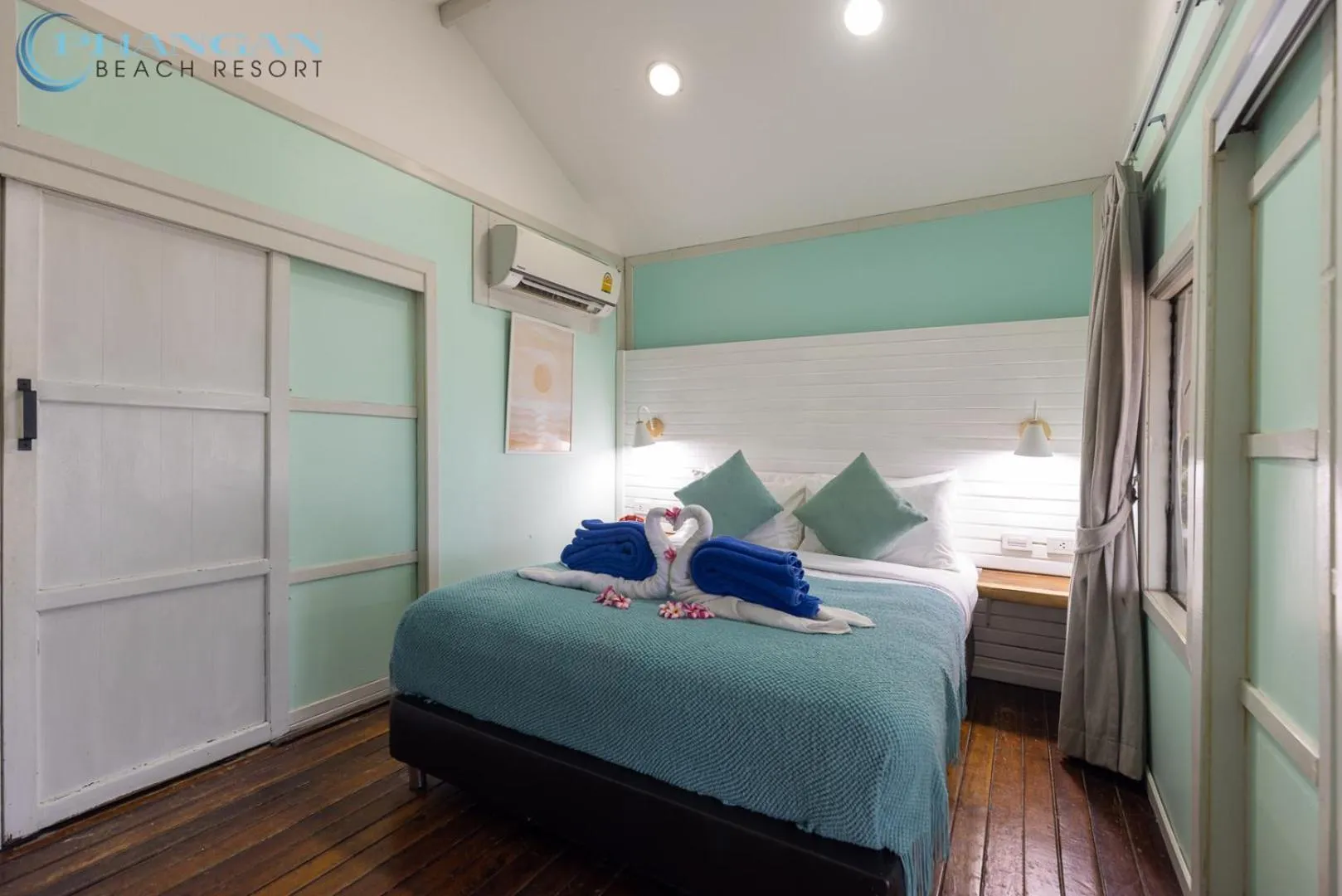 Bed in Phangan Beach Resort