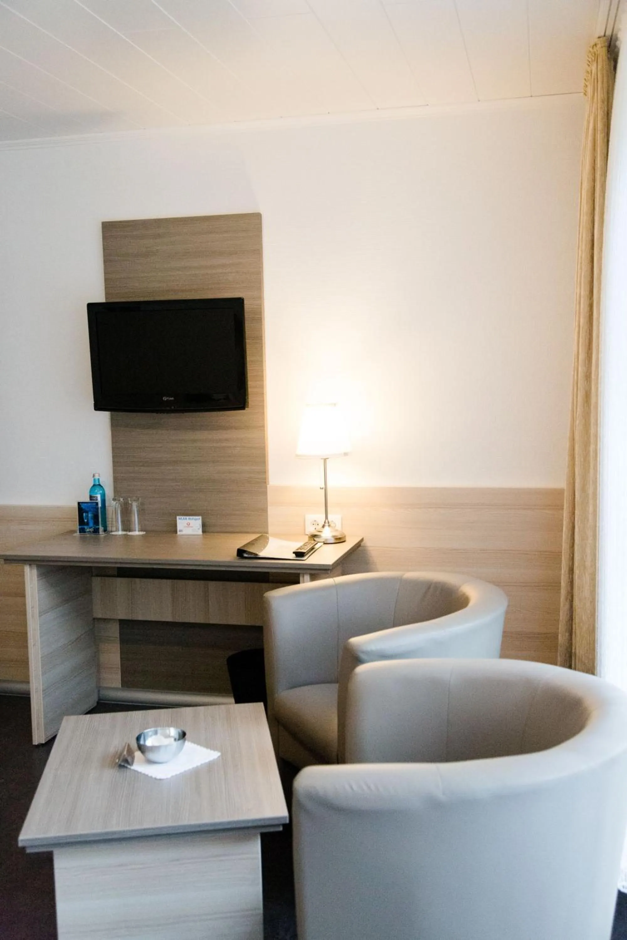 Photo of the whole room in Friesen Hotel