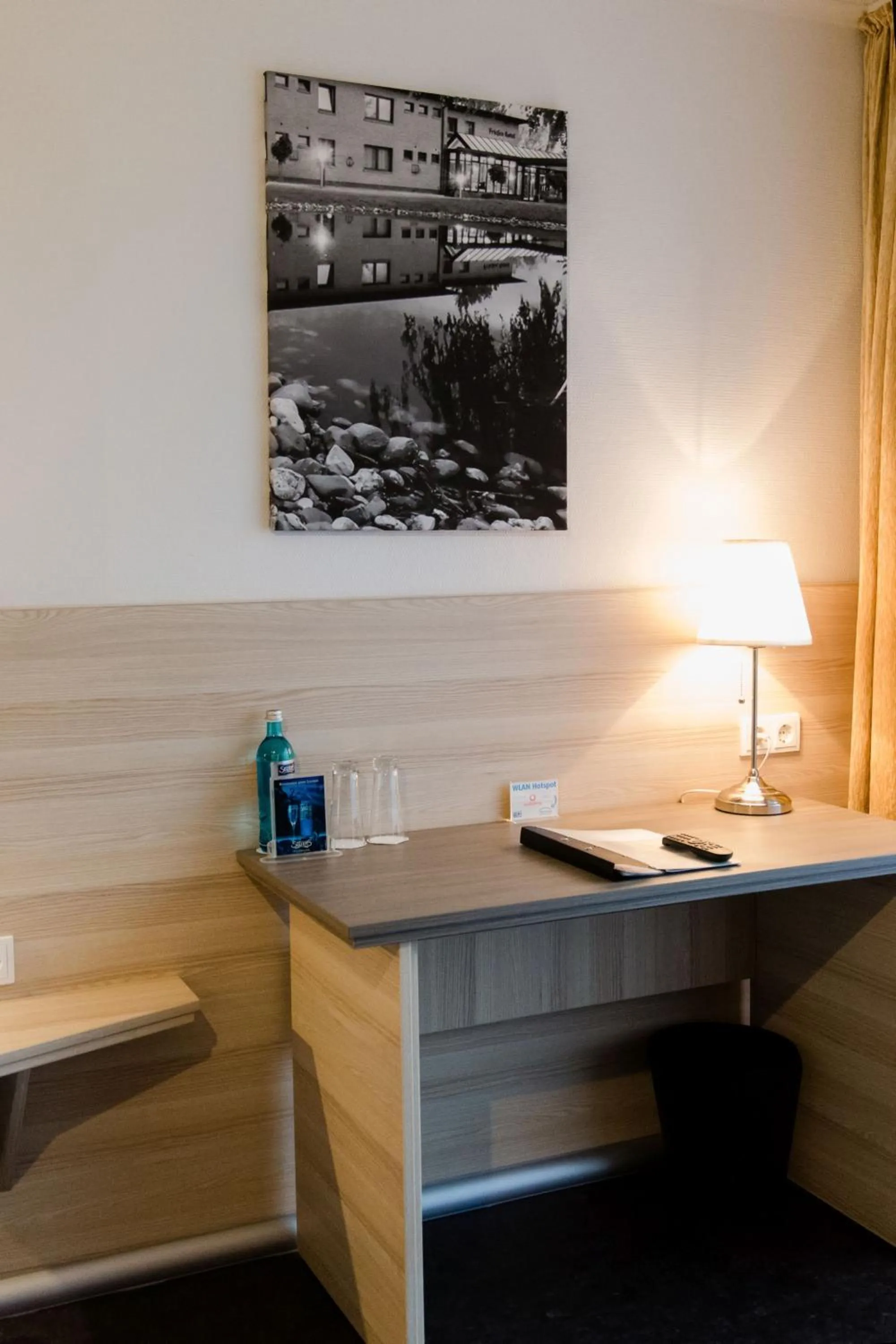 Photo of the whole room in Friesen Hotel