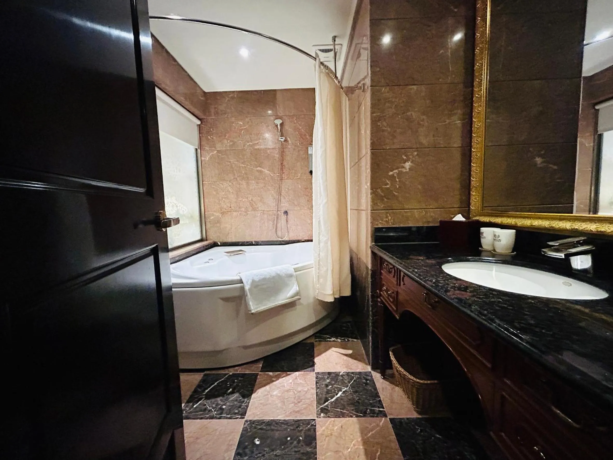 Bathroom in Royal Seasons Hotel Taipei ‧ Nanjing W.