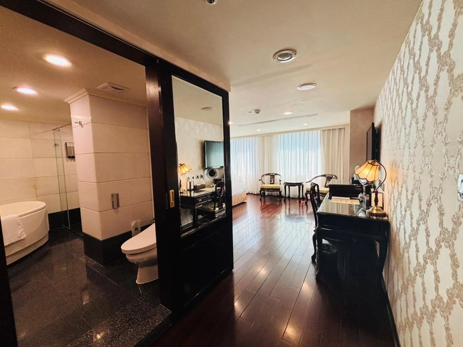 Photo of the whole room, Bed in Royal Seasons Hotel Taipei ‧ Nanjing W.