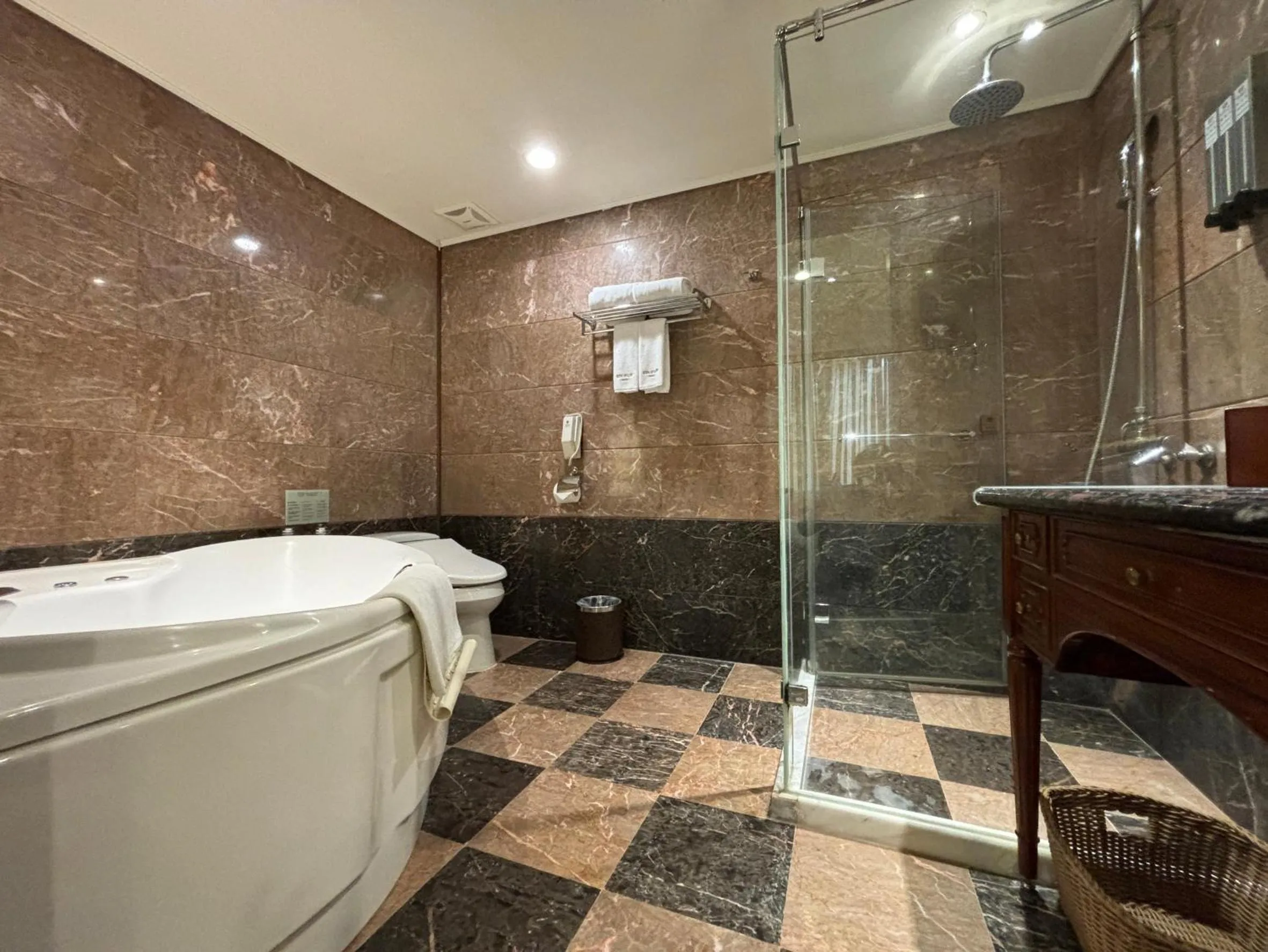 Bedroom in Royal Seasons Hotel Taipei ‧ Nanjing W.