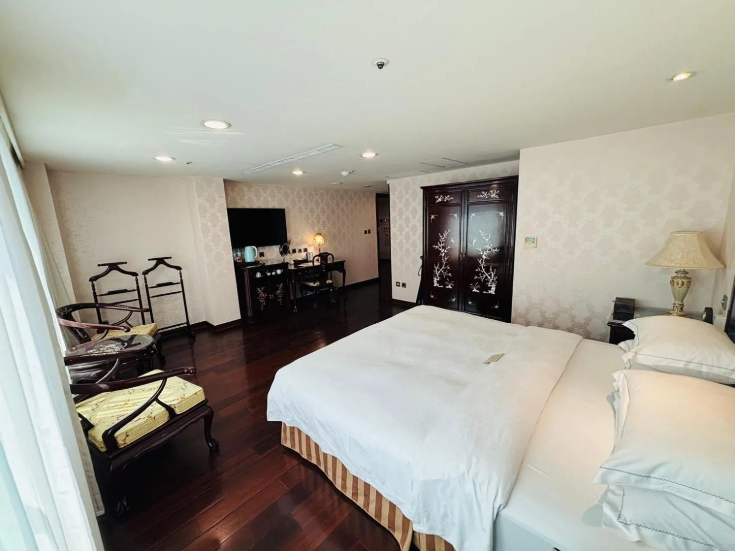 Photo of the whole room, Bed in Royal Seasons Hotel Taipei ‧ Nanjing W.